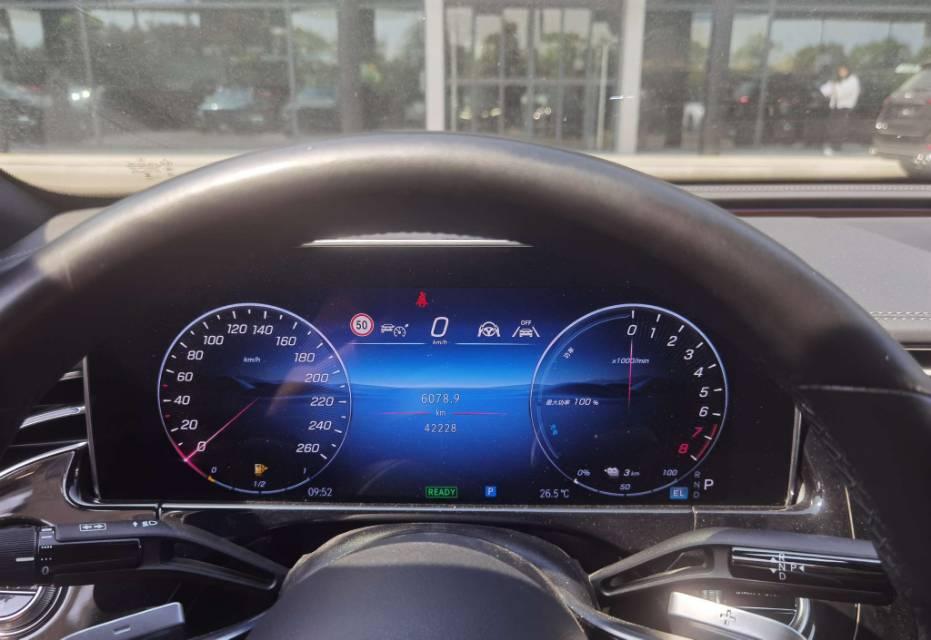 Mercedes Benz E-Class New Energy 2024 Model E 350 e L 2.0T Automatic 3