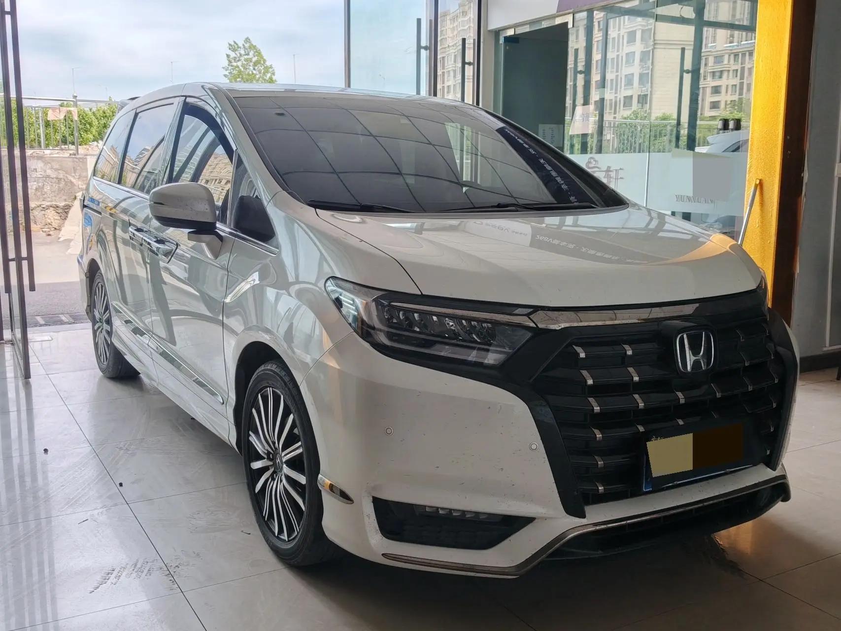 Elyson 2022 2.0L e:HEV Deluxe Edition 3