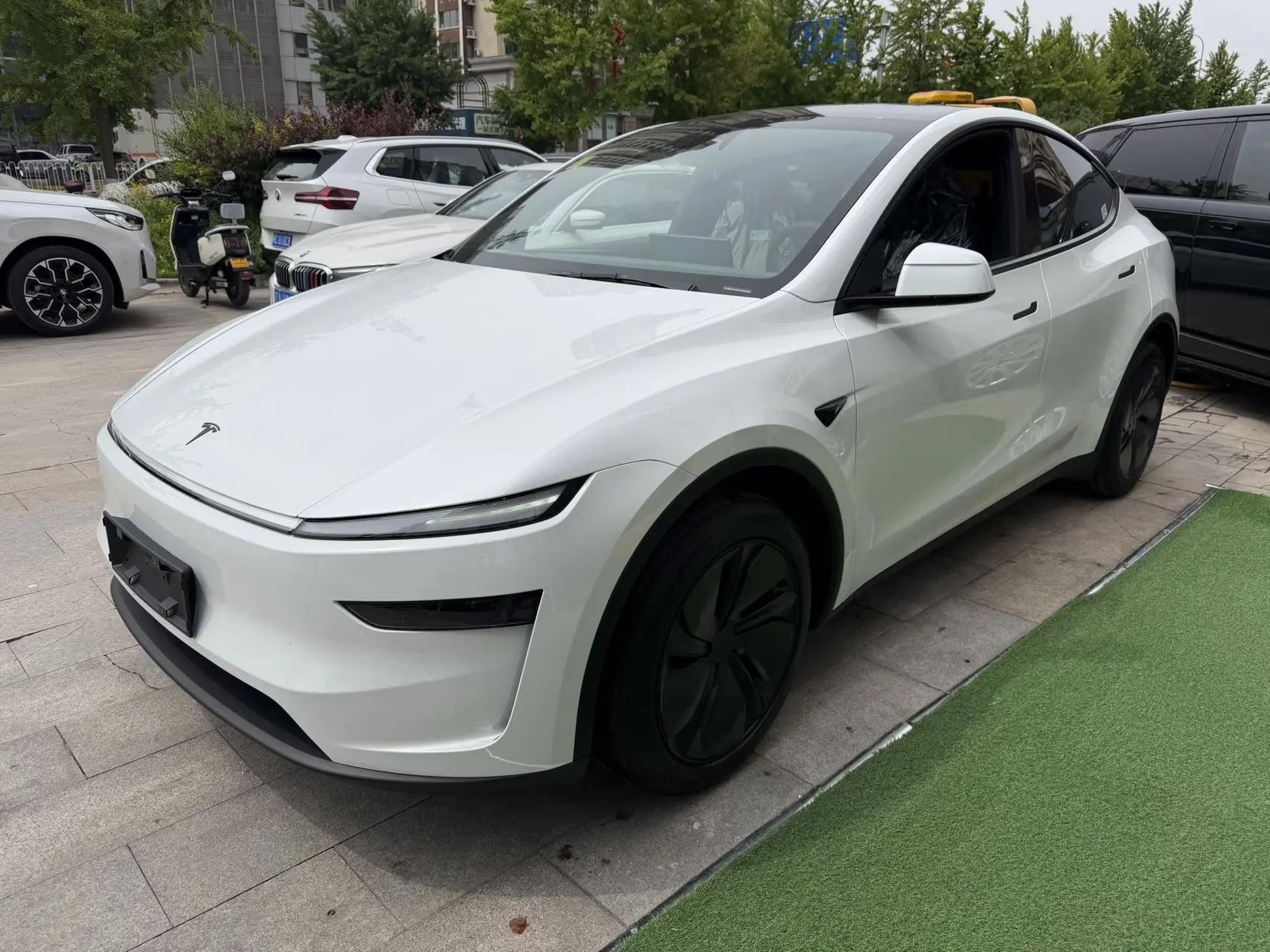 Открыть галерею: Tesla 2026 Model Y Rear-Wheel Drive Automatic