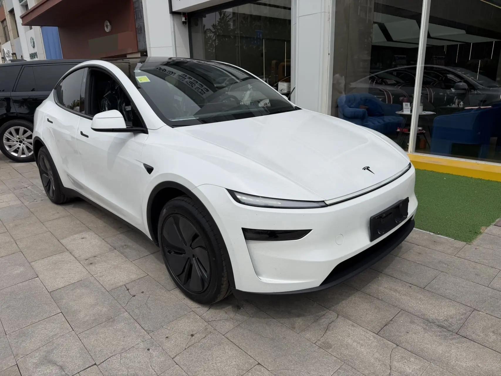 Tesla 2026 Model Y Rear-Wheel Drive Automatic 3