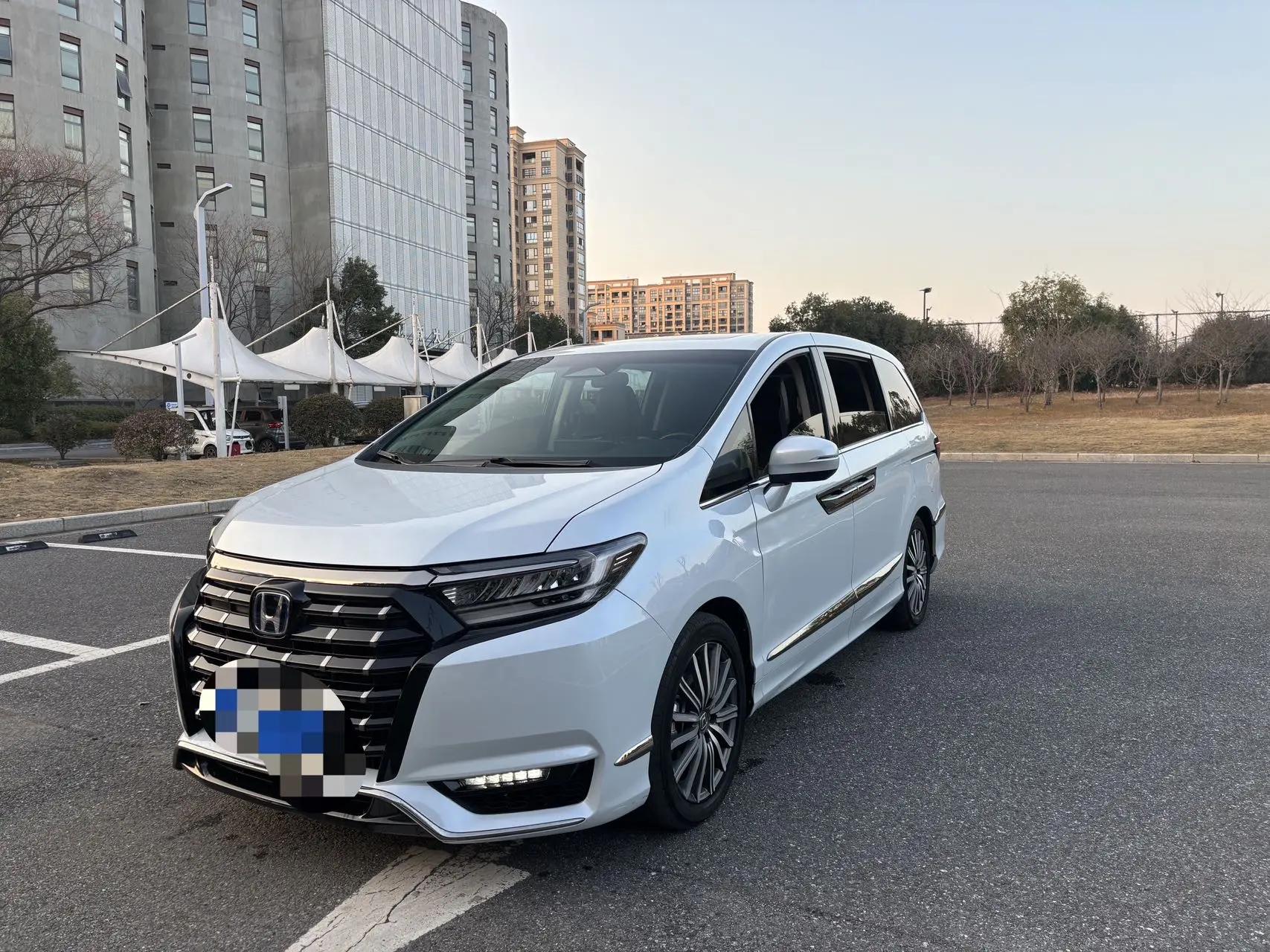 Honda 2024 Elysion e:HEV 2.0 CVT Luxury Edition Automatic