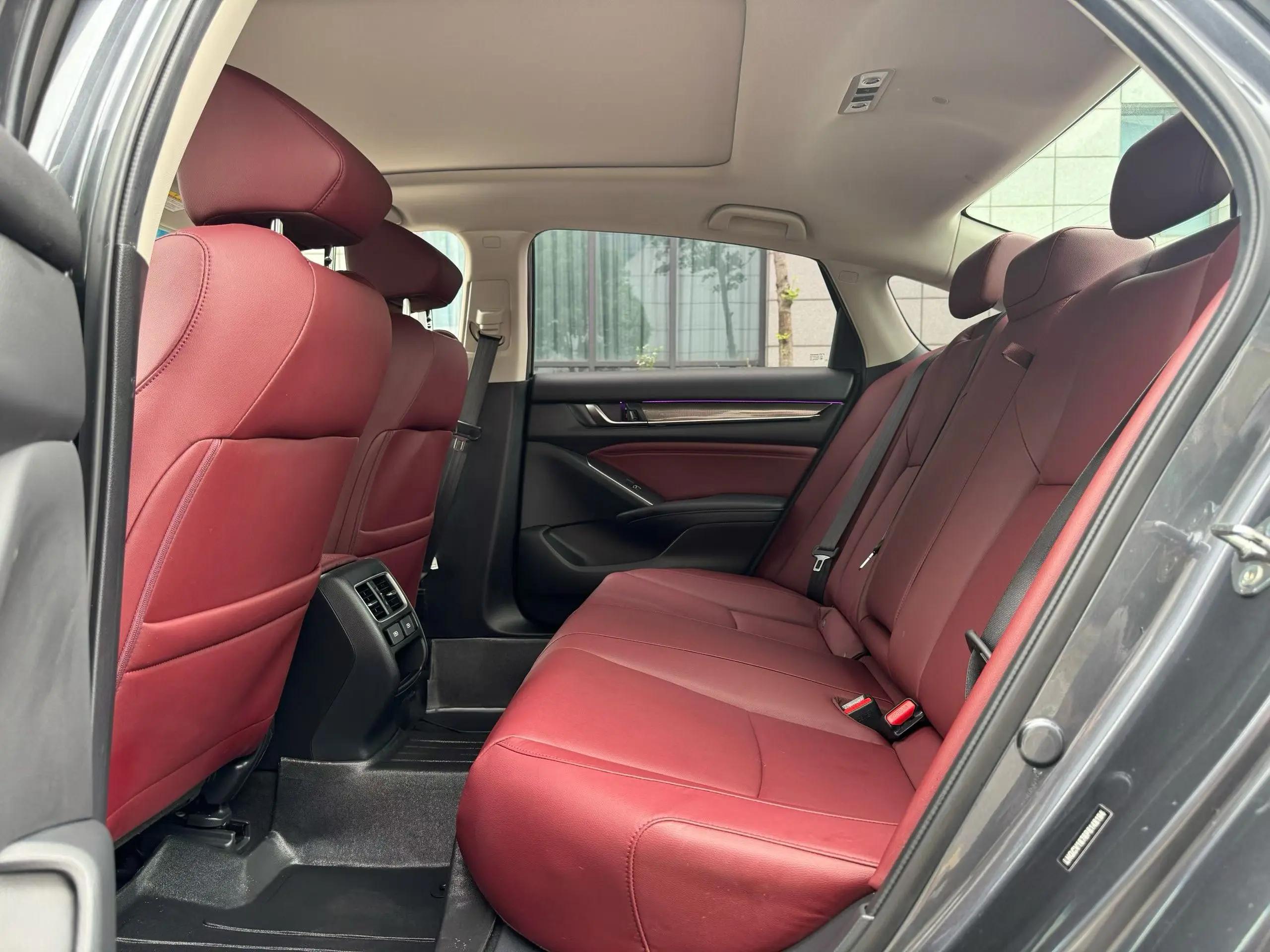 Accord 2022 260TURBO Magic Night Premium Edition 8