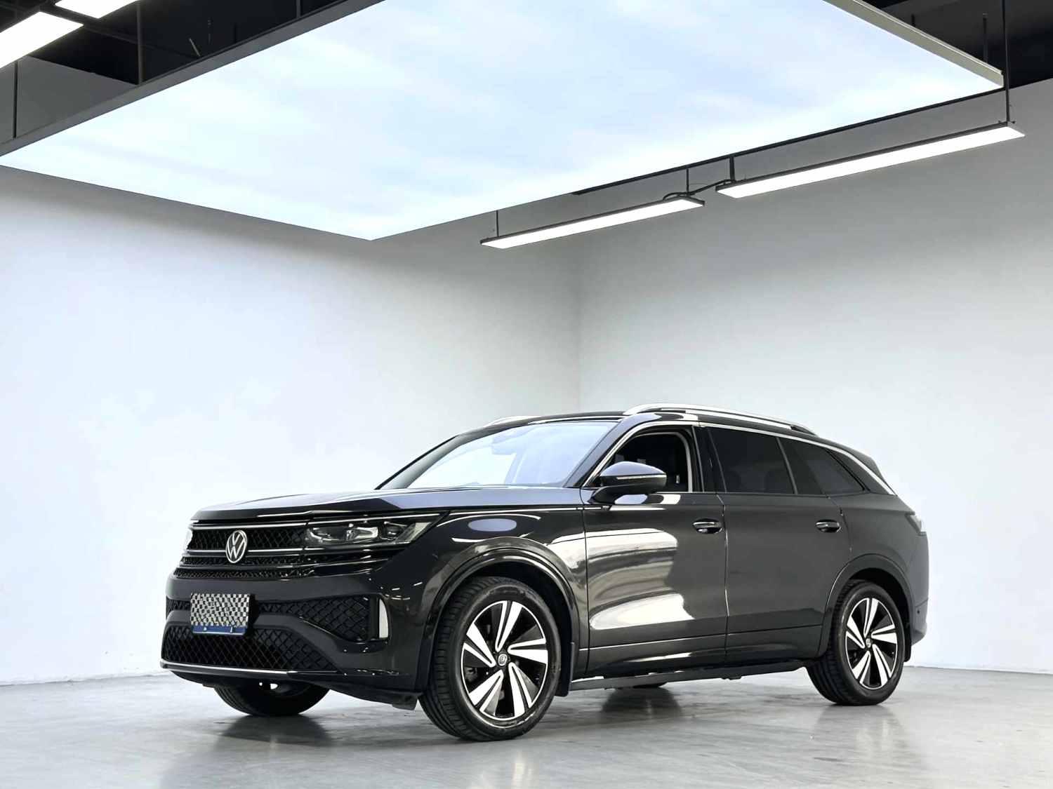 Volkswagen 2024 model tour R-Line 2.0TSI 380TSI four-wheel drive parade version automatic gear
