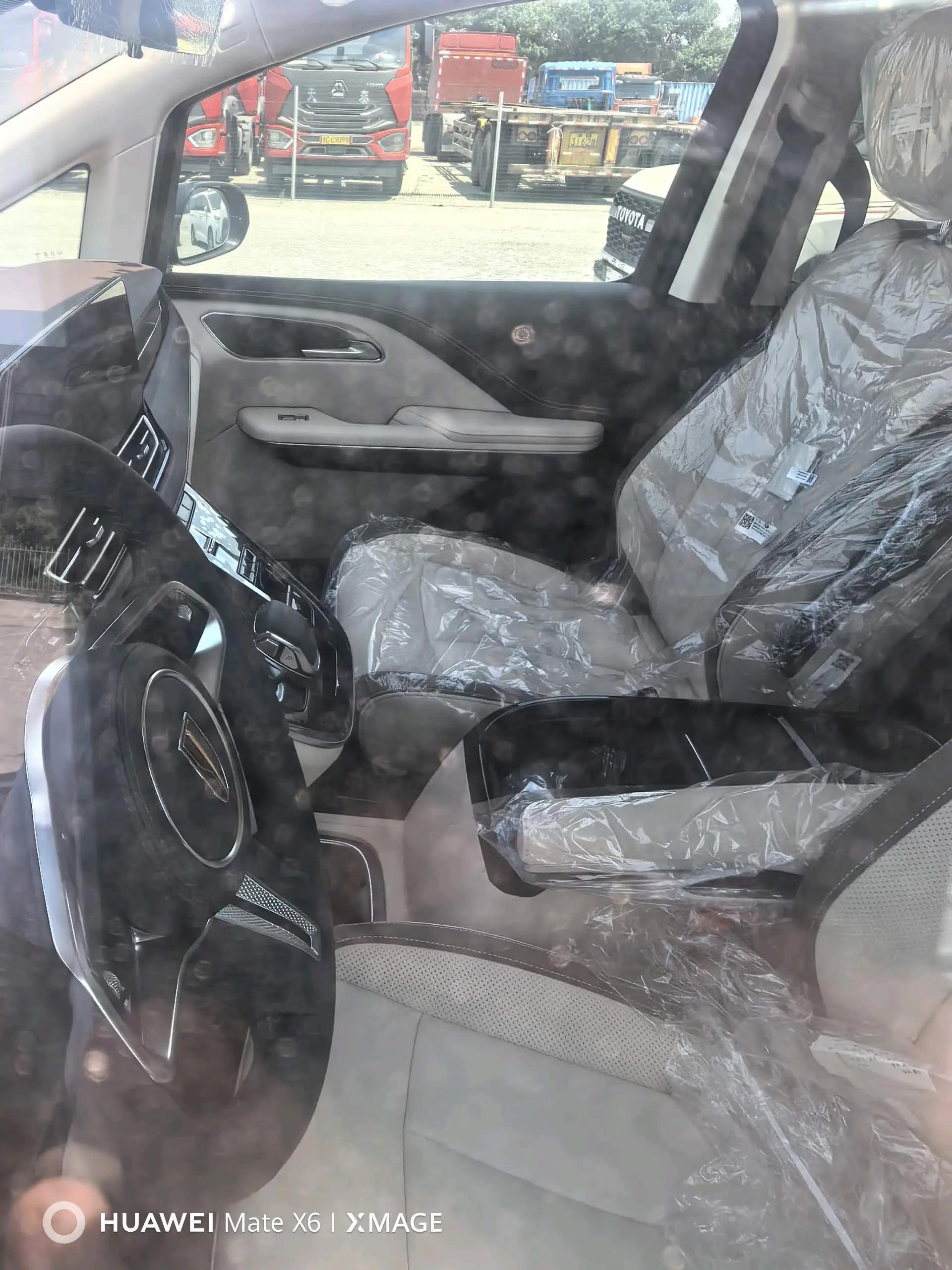 HongQi HQ9 PHEV 2024 2.0T 4WD Business Edition 2