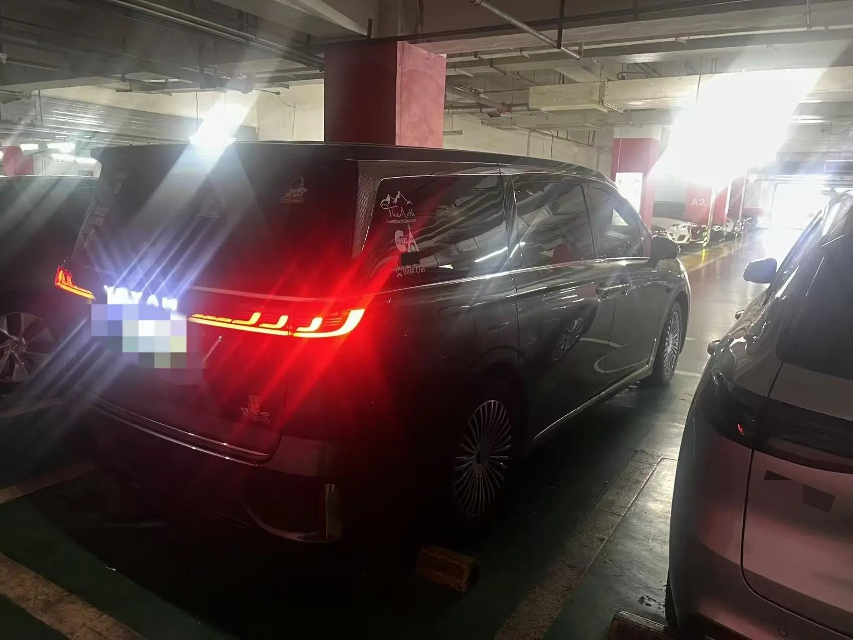 Voyah 2025 Dreamers PHEV 1.5T Four-wheel Drive Excellence Dry Kun Edition Automatic Gear 2