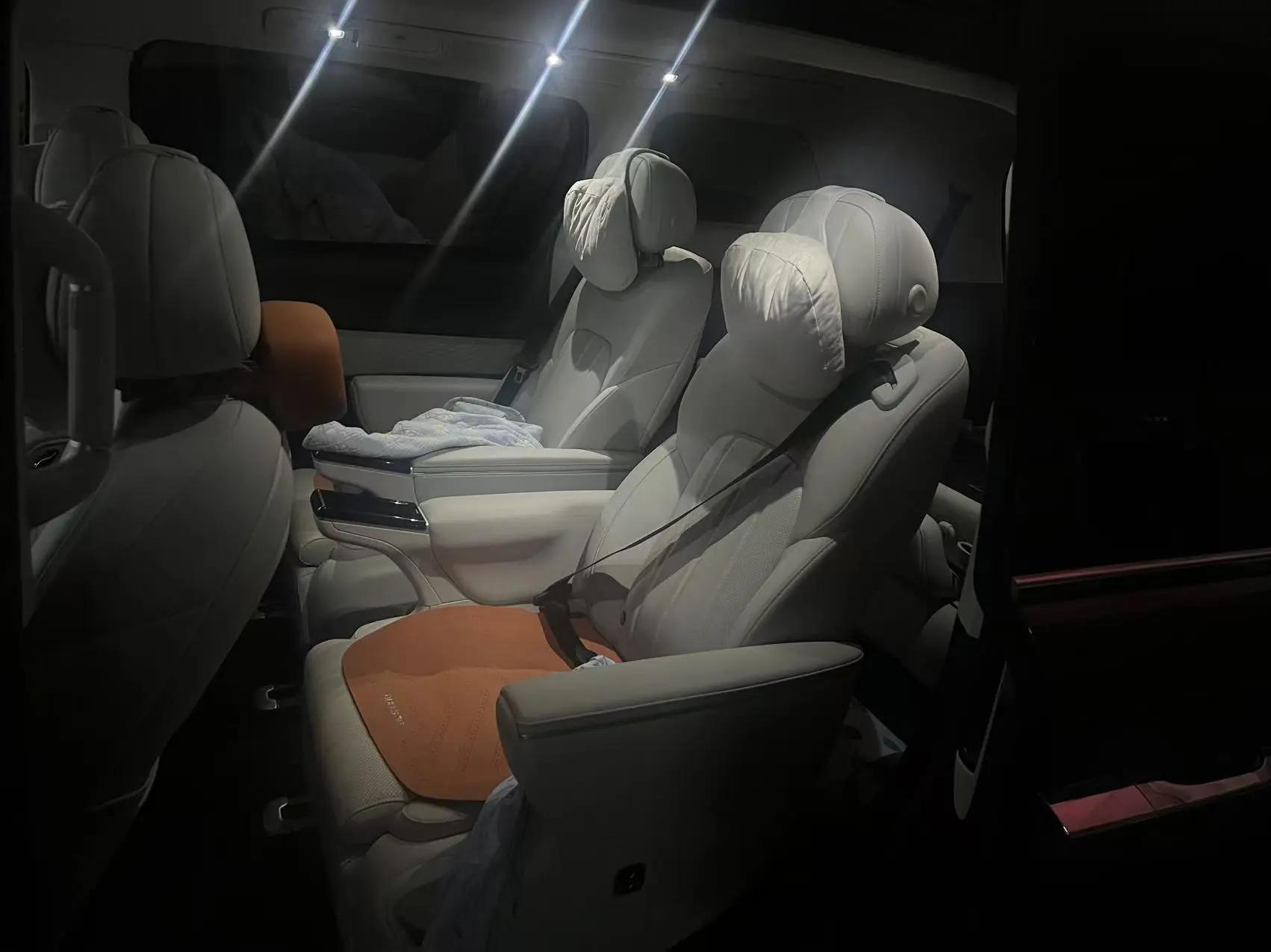 Voyah 2025 Dreamers PHEV 1.5T Four-wheel Drive Excellence Dry Kun Edition Automatic Gear 7