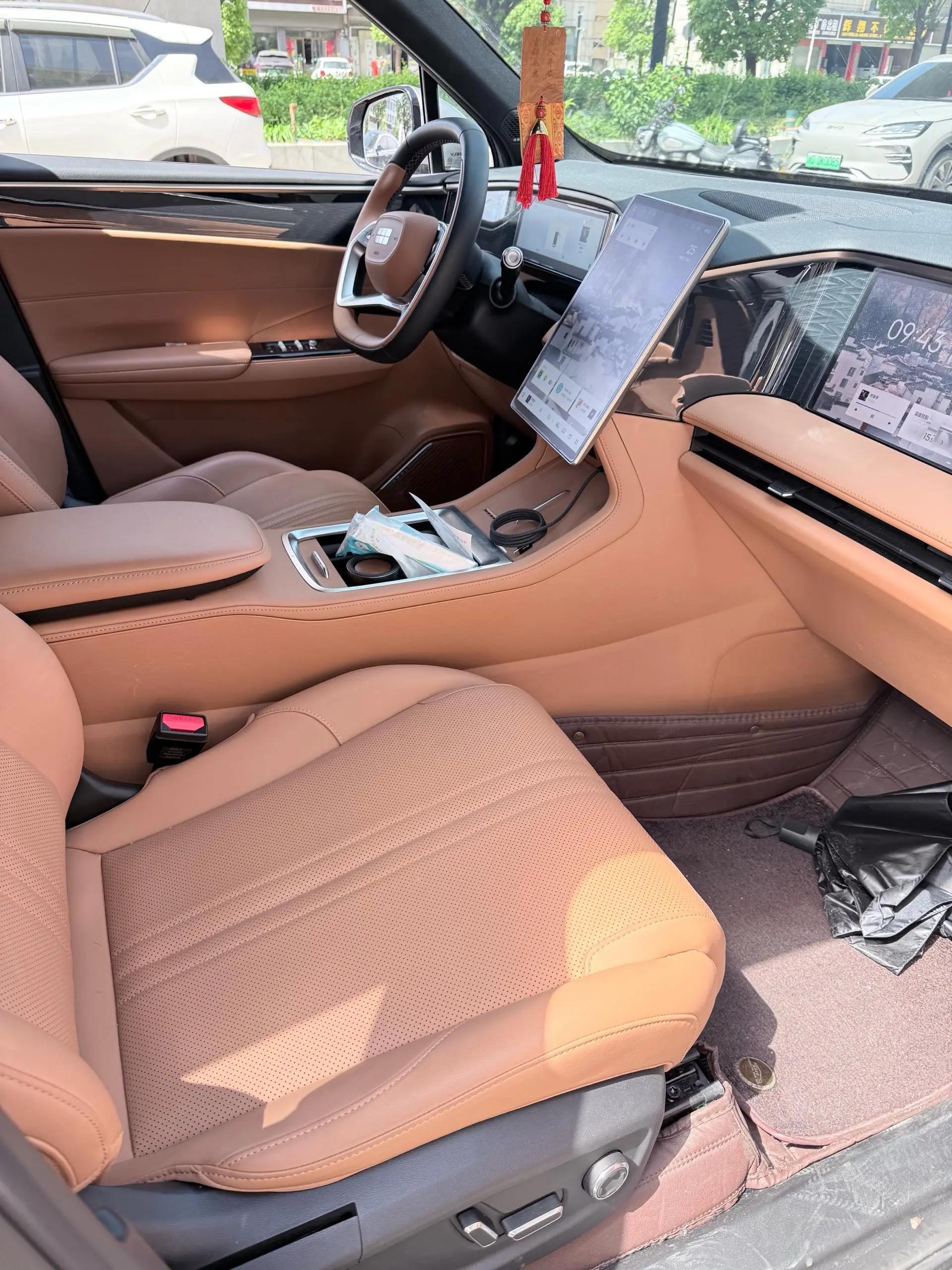 Geely Galaxy 2025 Model L7 EM-i 1.5 115km Exploration Edition Automatic 4