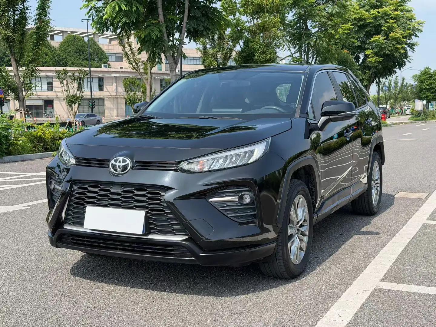 Open image lightbox: Toyota 2023 Wilanda 2.0 Stepless Two-Drive Leading Edition Automatic Gear