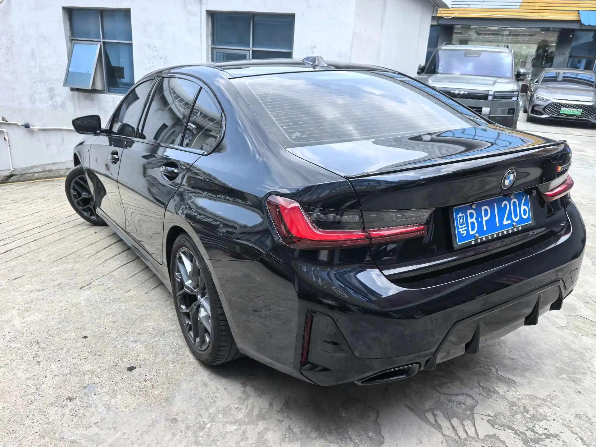 BMW 3 Series 2025 Model 330Li 2.0T M Sport Night Edition Automatic 3