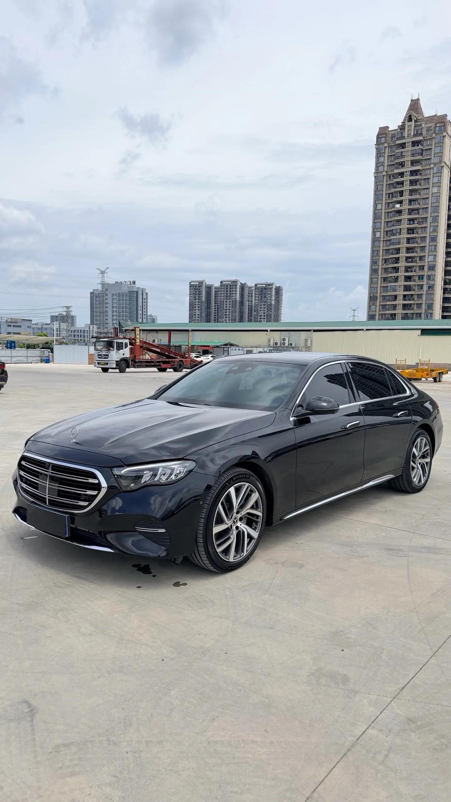 奔驰 E级 2025款 E 300 L 48V 2.0T 尊贵运动型(改款) 自动挡