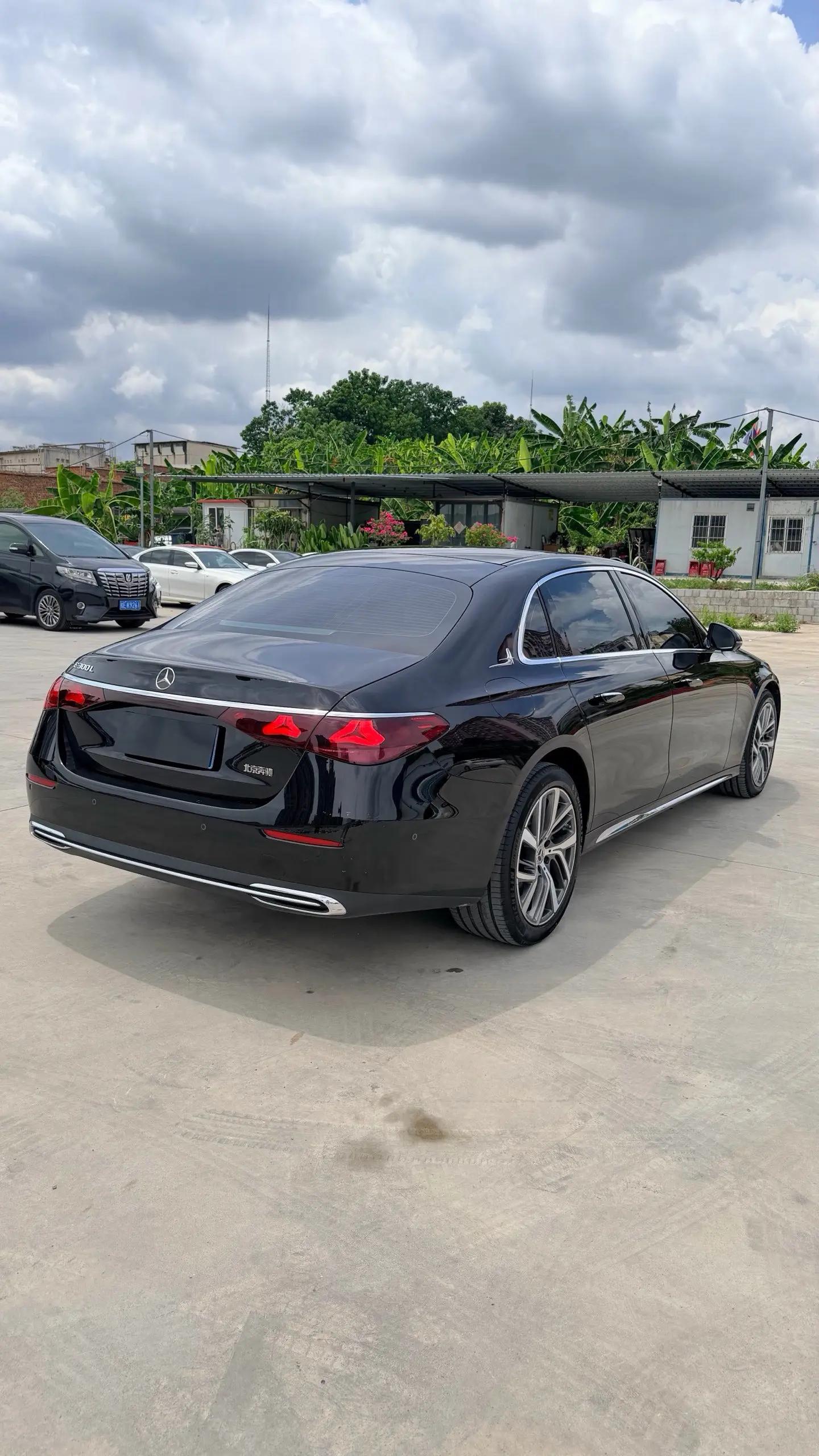 奔驰 E级 2025款 E 300 L 48V 2.0T 尊贵运动型(改款) 自动挡 10