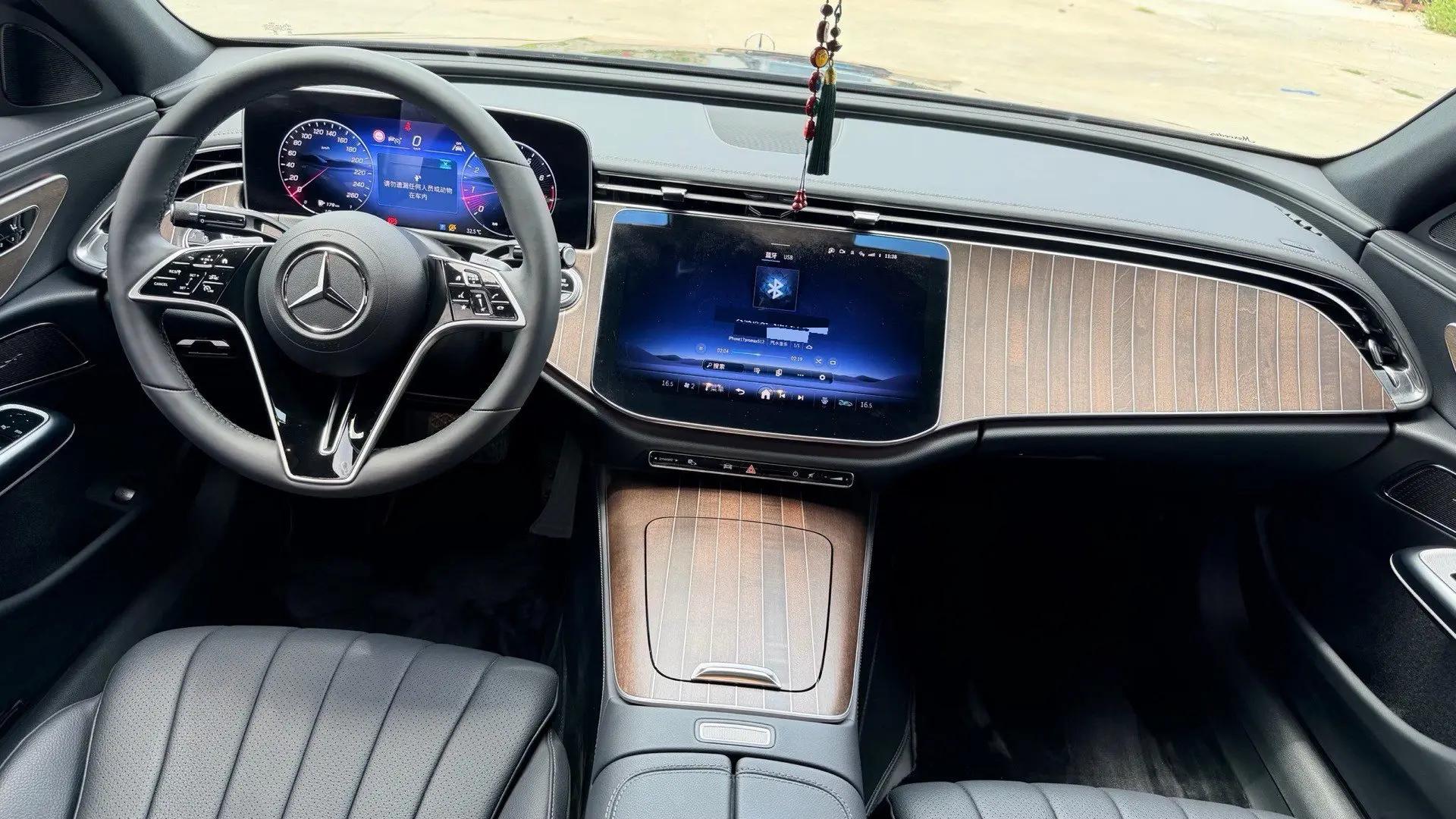 奔驰 E级 2025款 E 300 L 48V 2.0T 尊贵运动型(改款) 自动挡 8