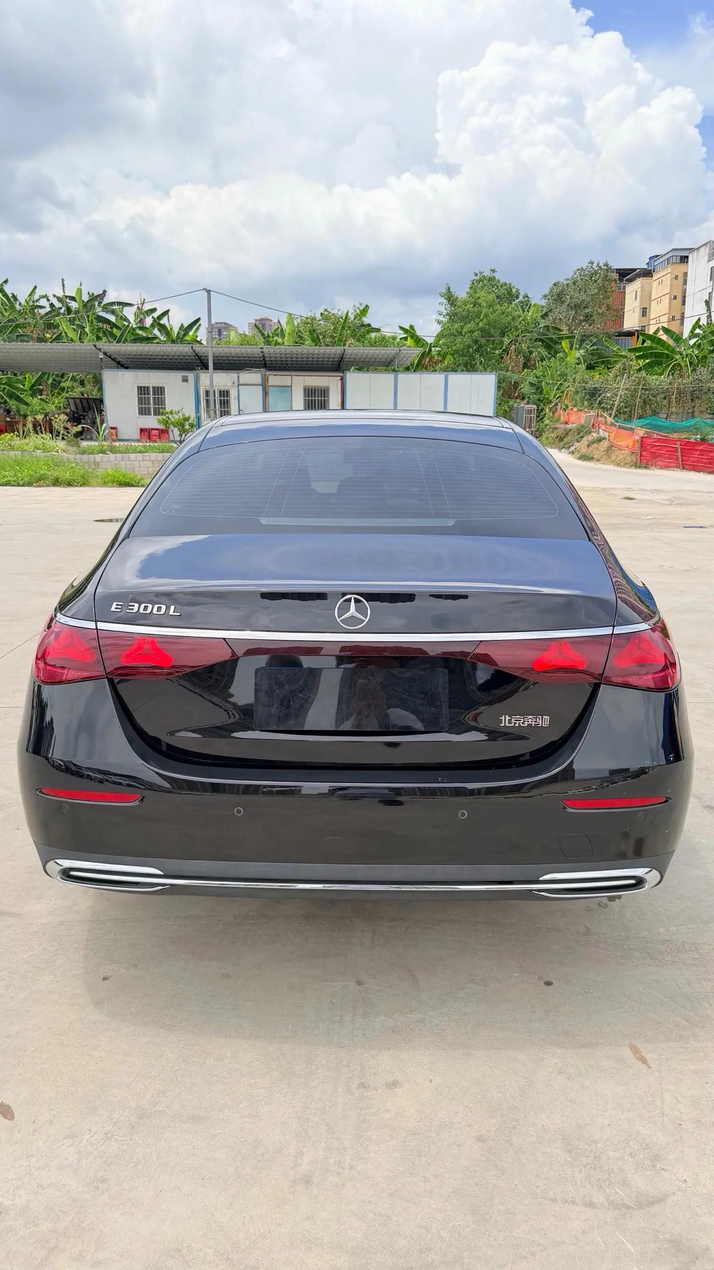 奔驰 E级 2025款 E 300 L 48V 2.0T 尊贵运动型(改款) 自动挡 9