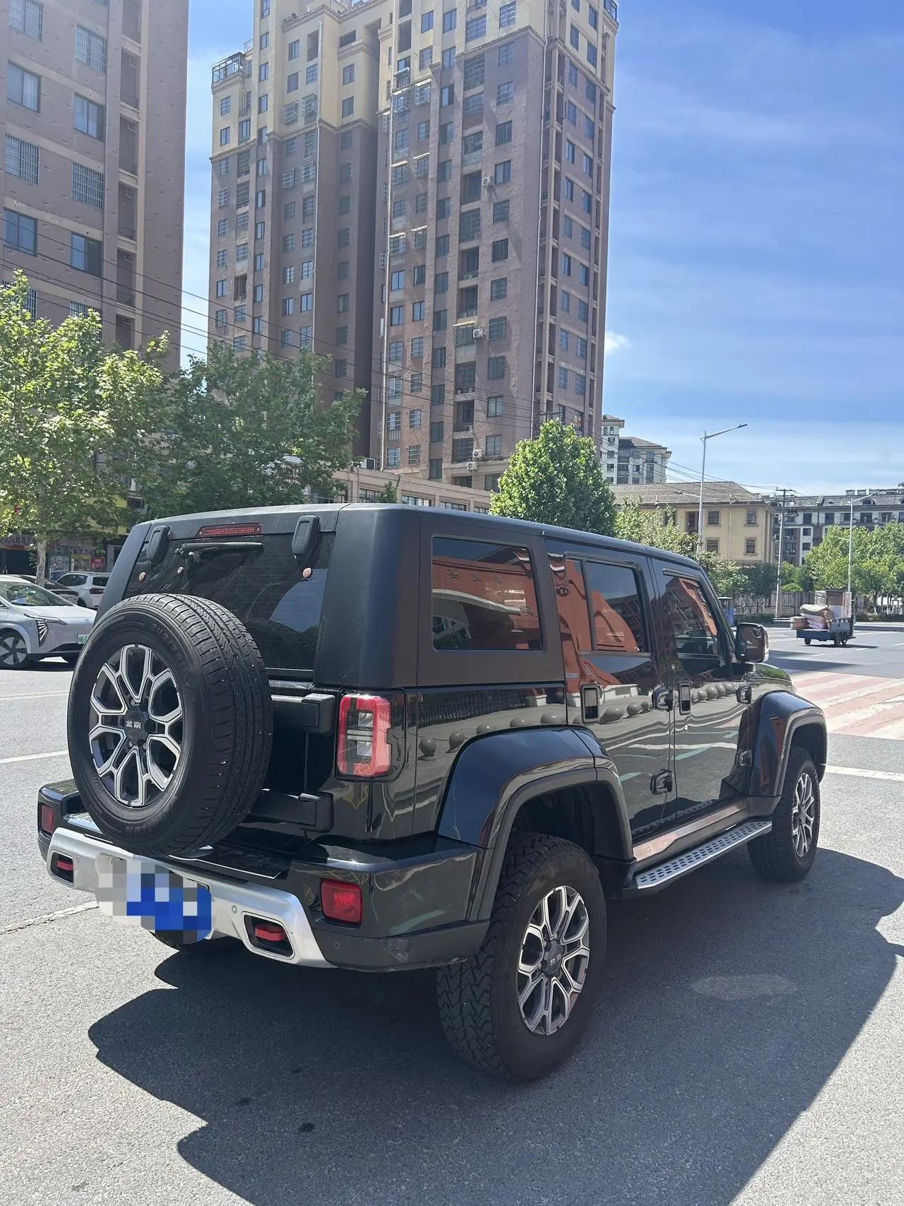Beijing BJ40 2020 2.0T Automatic Four-wheel Drive City Hunter Edition Chivalrous Type 3
