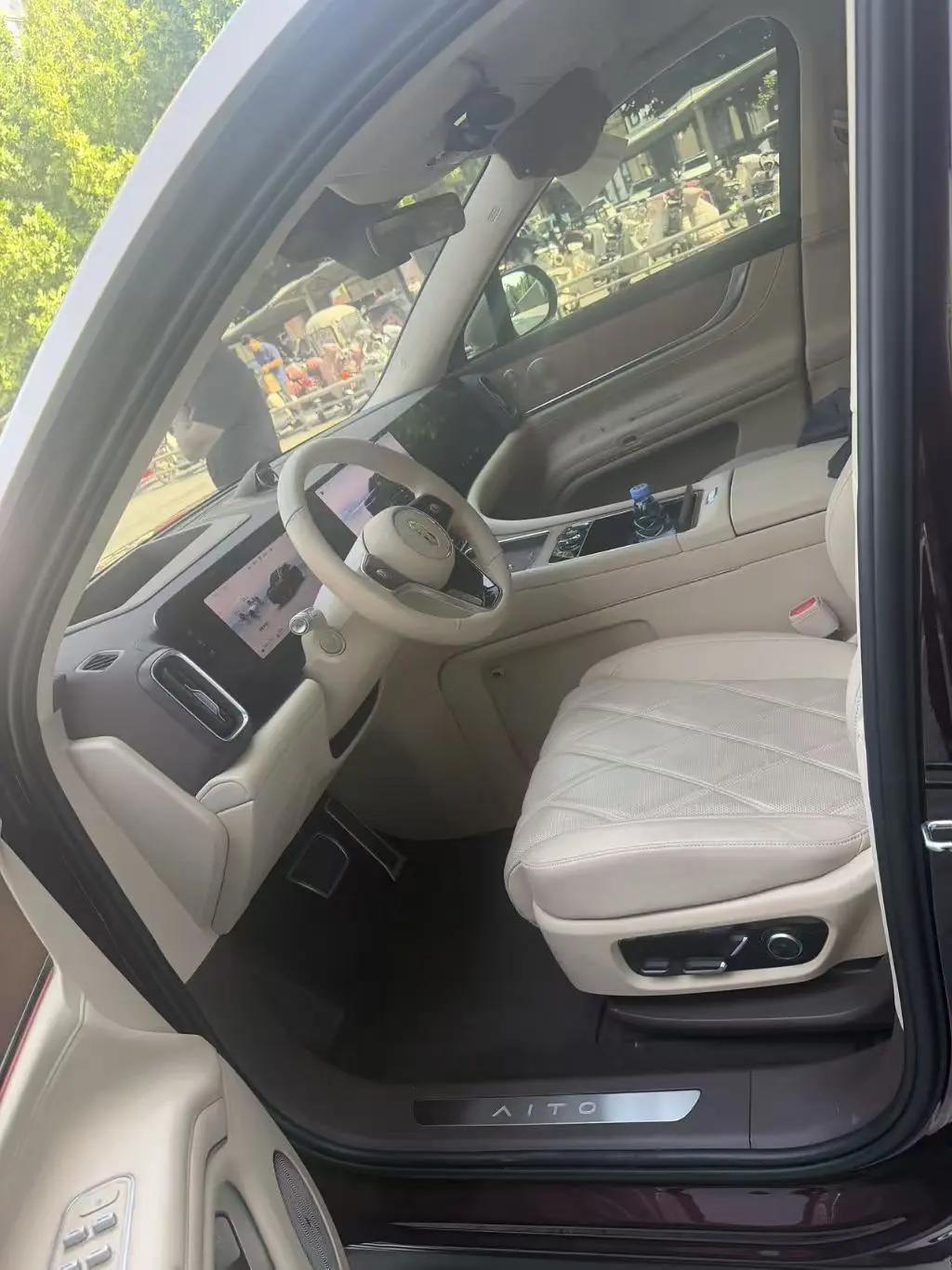 AITO 2025 Model AITO M9 Range-Extended Ultra Version 52kWh 6-Seater Automatic 4