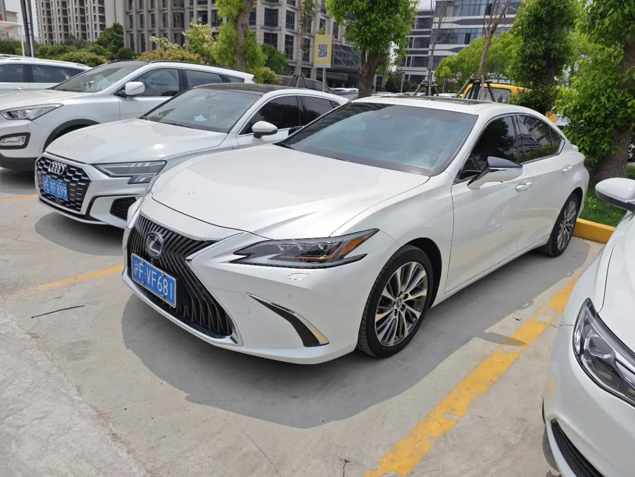 Lexus ES 2021 300h Premium Edition