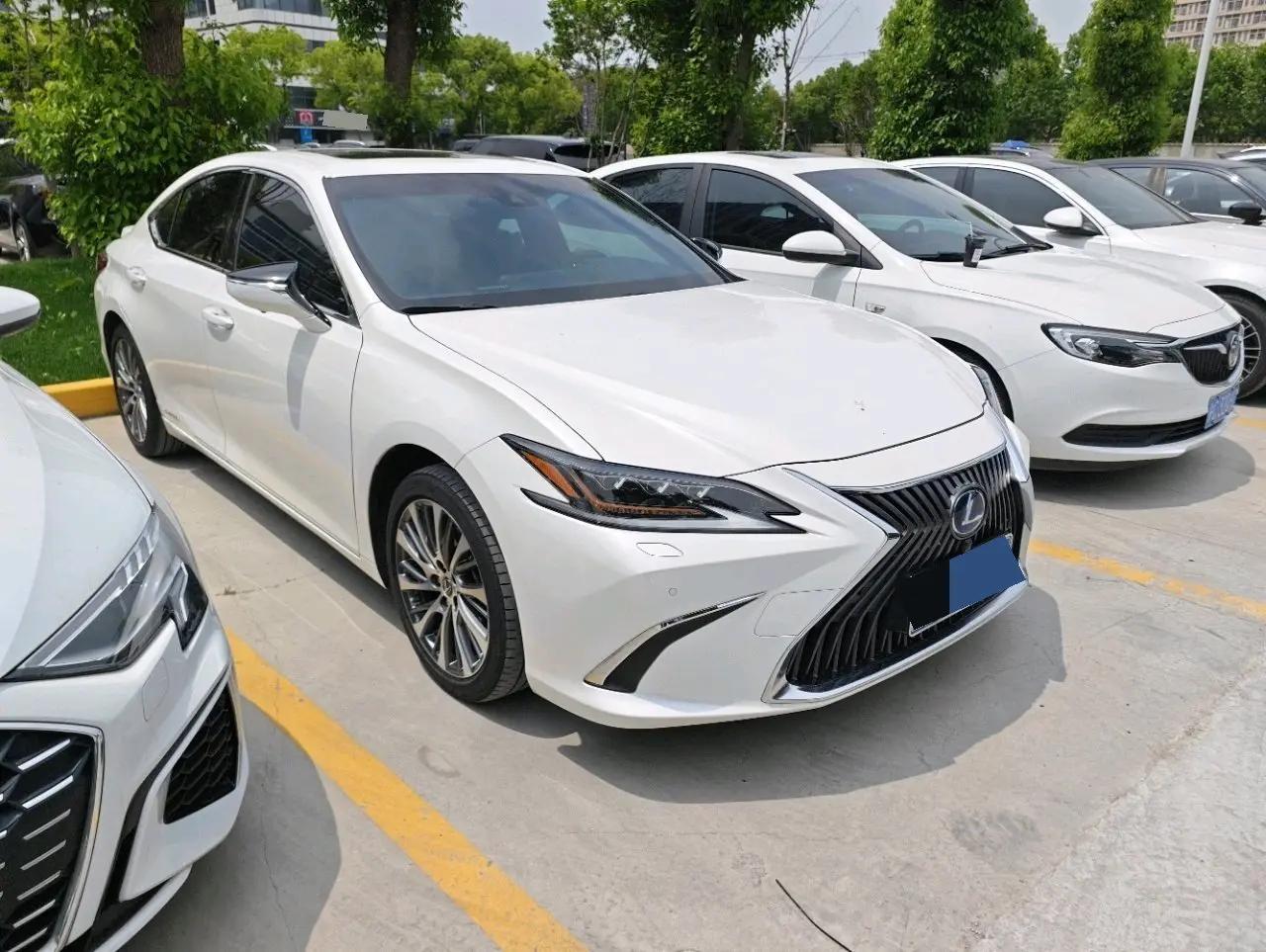 Lexus ES 2021 300h Premium Edition 2