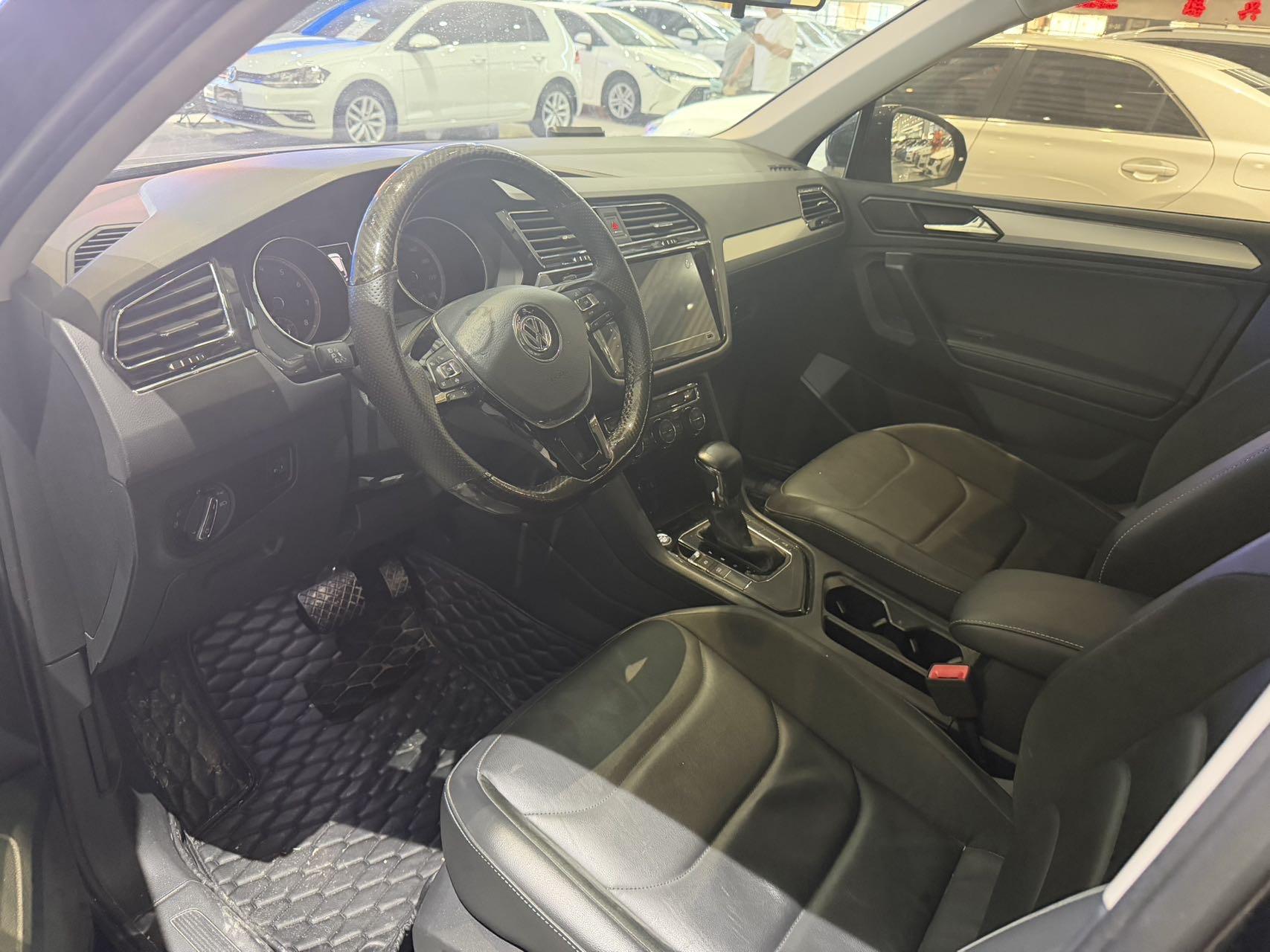 Tiguan L 2020 330TSI Automatic Two-Drive Panoramic Comfort Edition VI 2