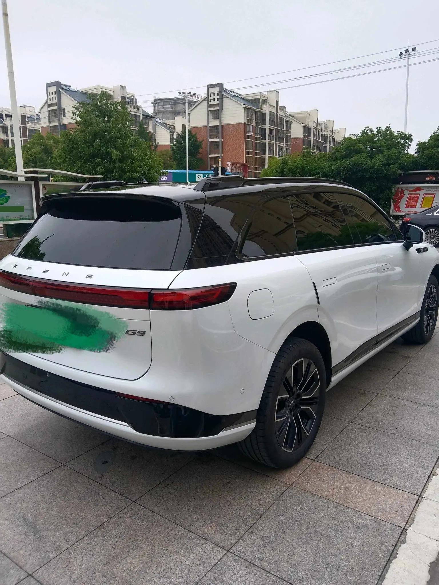 Xpeng 2025 G9 625 Long-Range Max Automatic 10