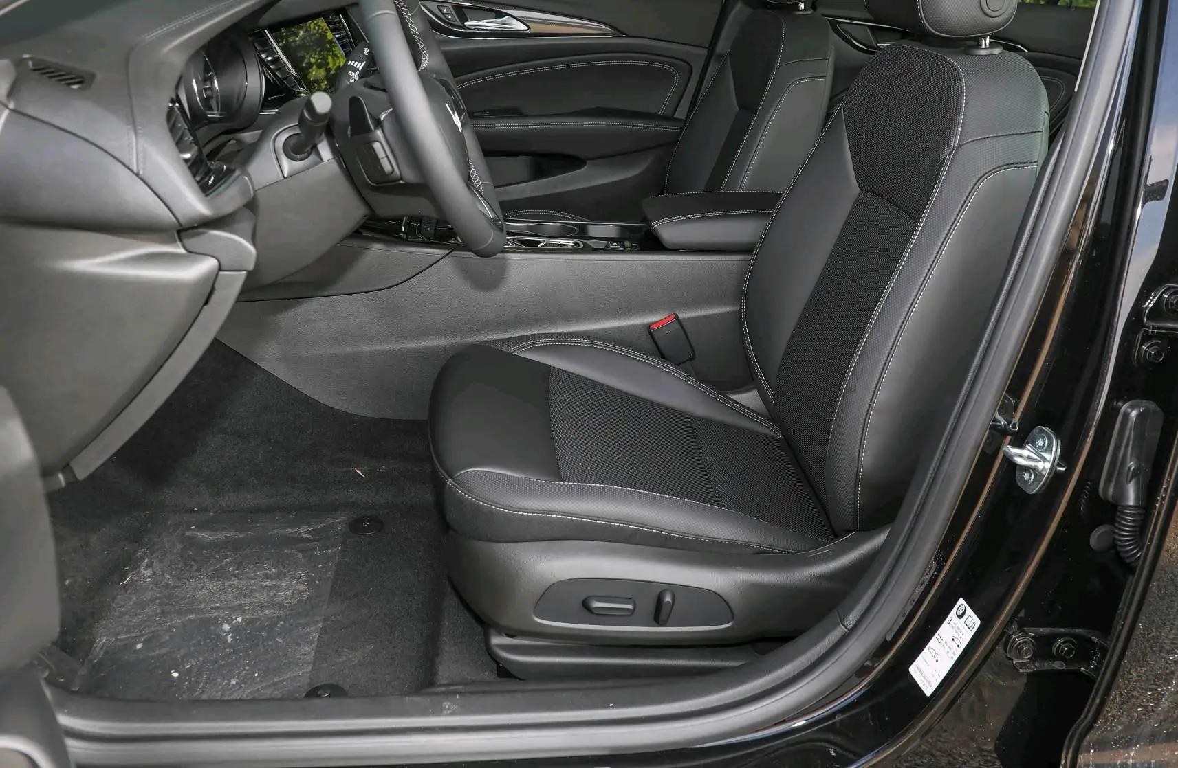 Buick 2025 Regal 2.0T 28T longitudinal edition automatic gear 5