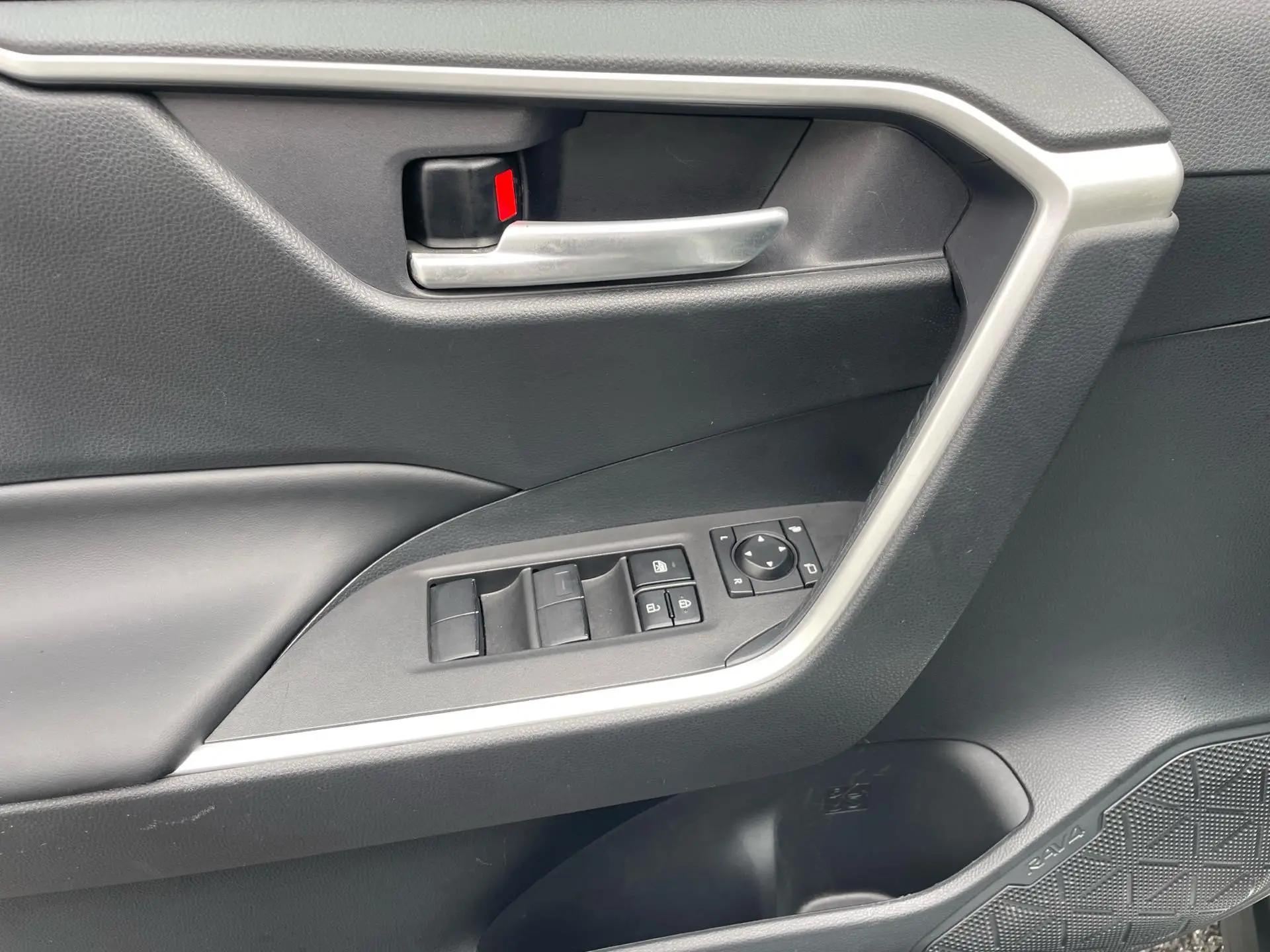 RAV4 Rongfeng 2022 2.0L CVT Two-Drive Fashion Edition 17