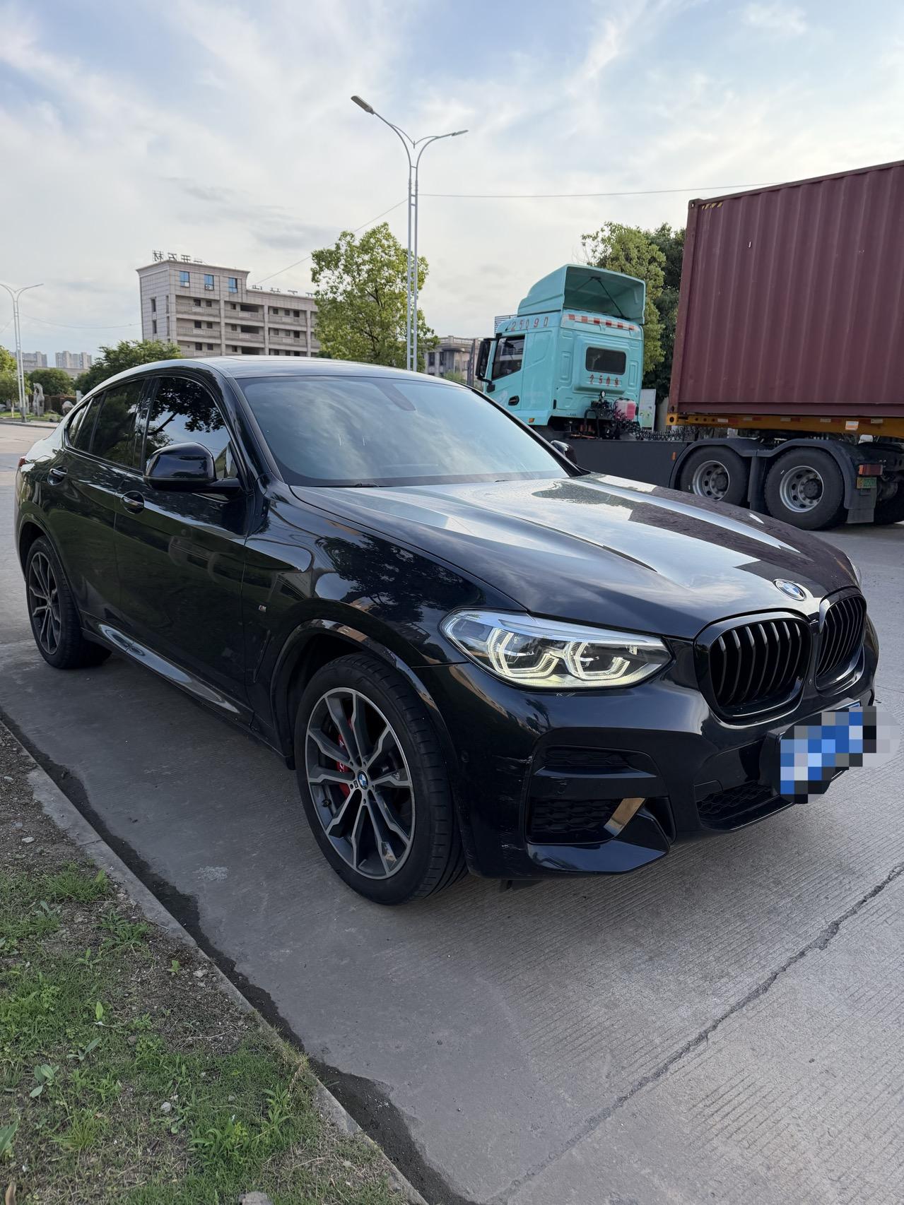 BMW X4 2021 xDrive 25i M sports obsidian night suit 3
