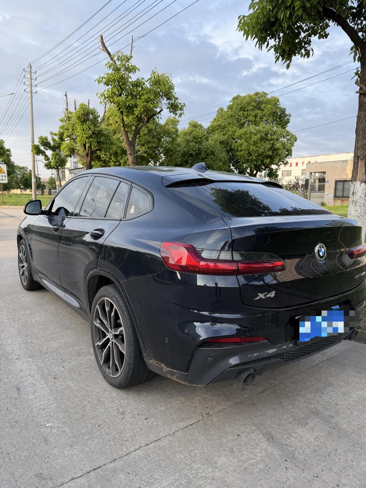 BMW X4 2021 xDrive 25i M sports obsidian night suit 4