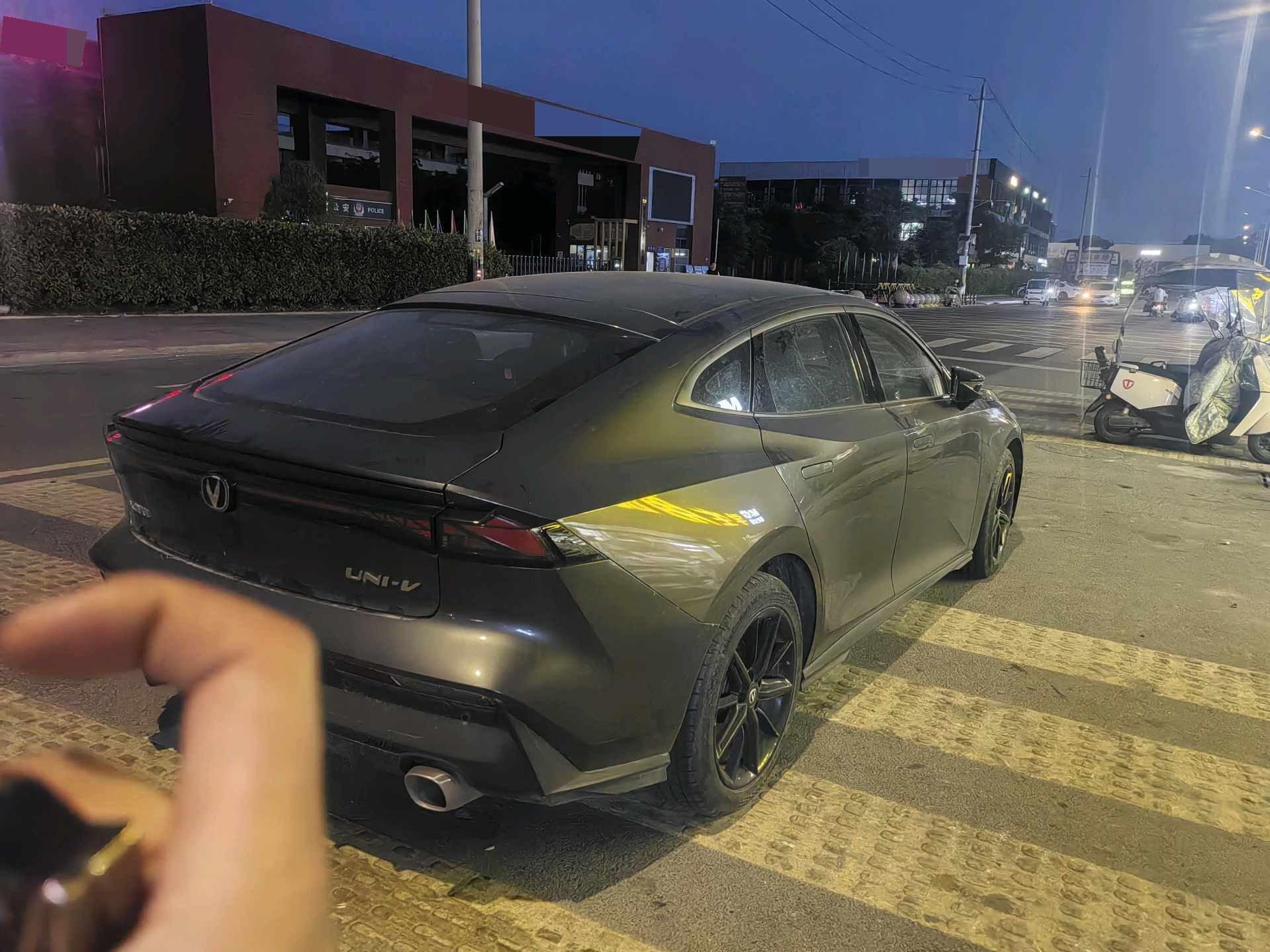 ChangAn 2023 UNI-V 1.5T Prestige Automatic 3
