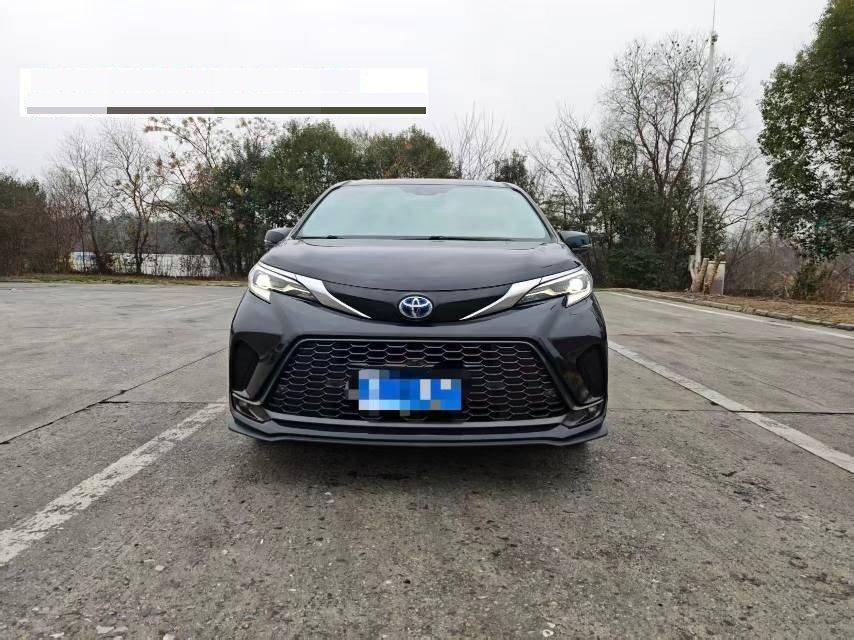 Granvia 2022 2.5L Hybrid Prestige Edition 2