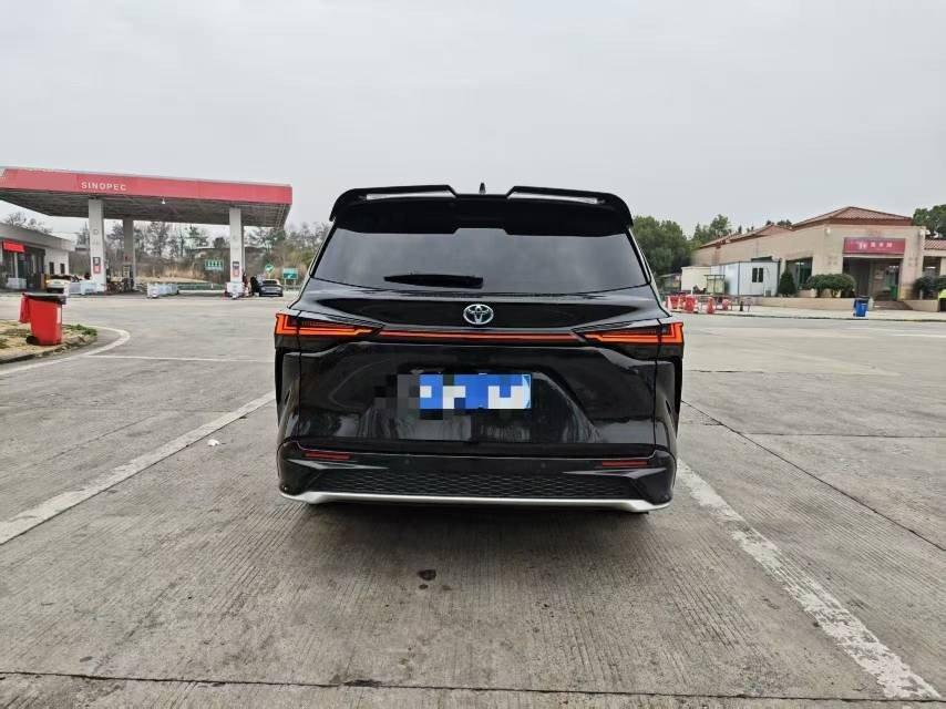 Granvia 2022 2.5L Hybrid Prestige Edition 4