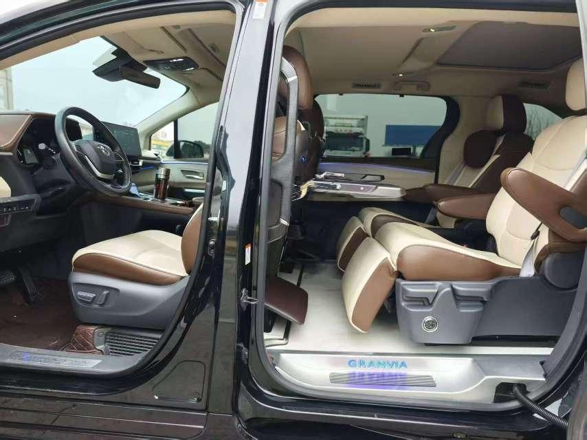 Granvia 2022 2.5L Hybrid Prestige Edition 5