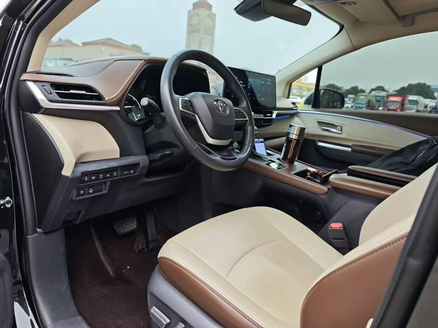 Granvia 2022 2.5L Hybrid Prestige Edition 6