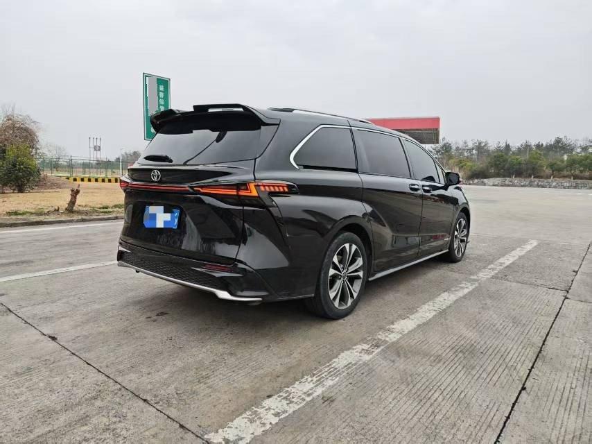 Granvia 2022 2.5L Hybrid Prestige Edition 7
