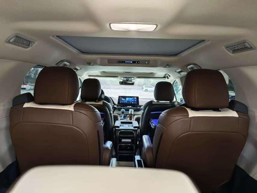 Granvia 2022 2.5L Hybrid Prestige Edition 8