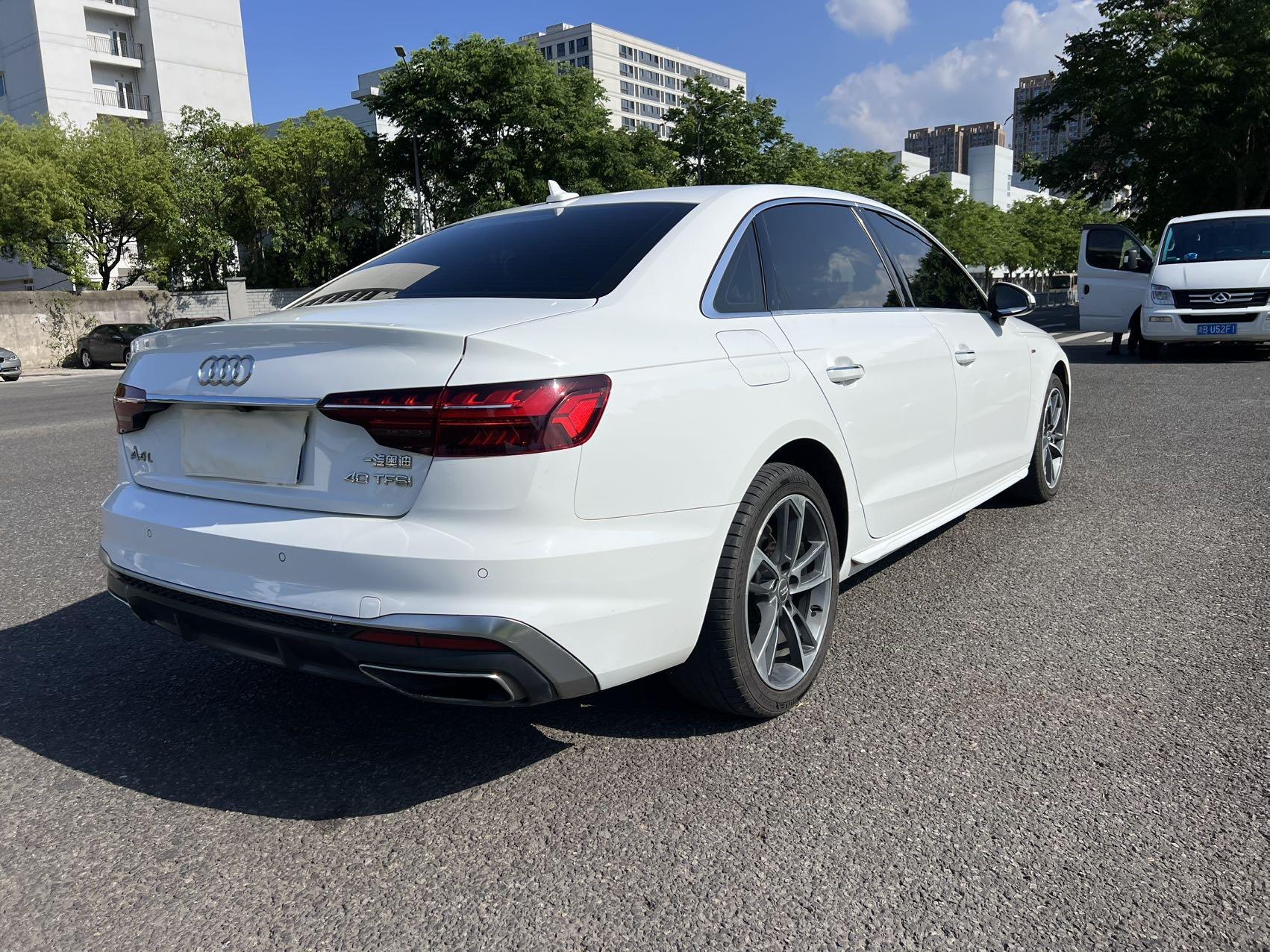 Audi A4L 2020 40 TFSI Deluxe Dynamic 8