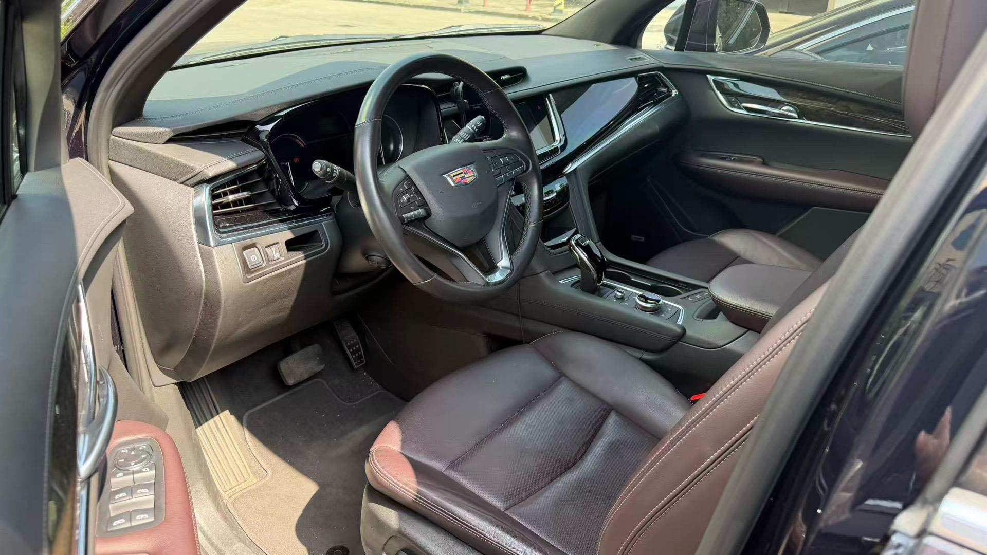 Cadillac XT6 2021 2.0T 6-seat 4-wheel drive luxury model 3