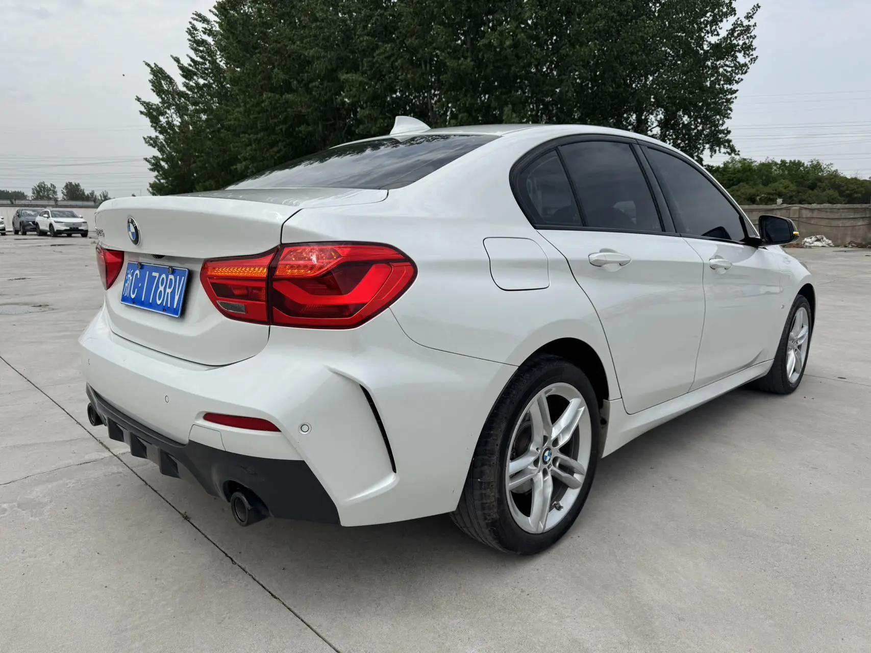 BMW 1 Series 2022 120i M Sports Obsidian Night Edition 7