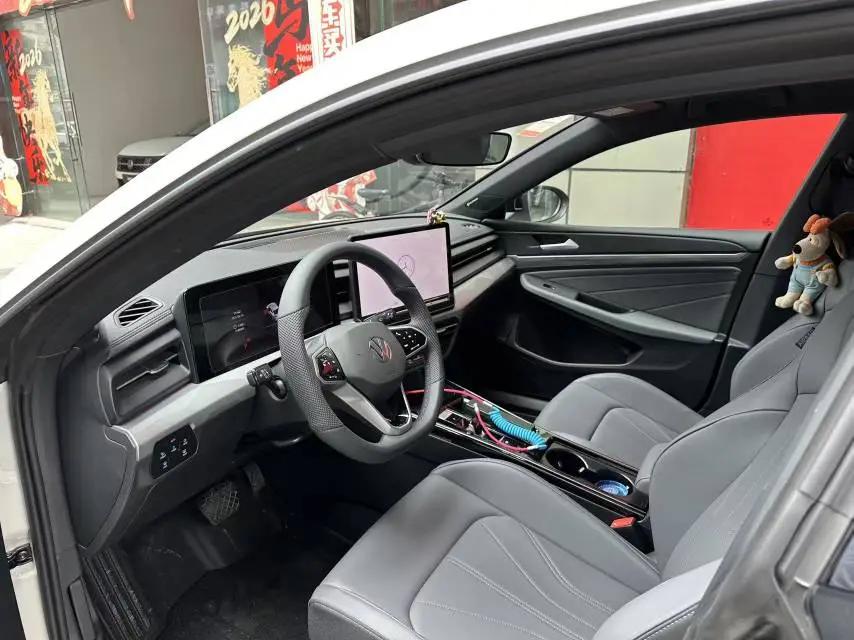 大众 2026款 凌渡L 1.5TSI 300TSI 凌感版 自动挡 2