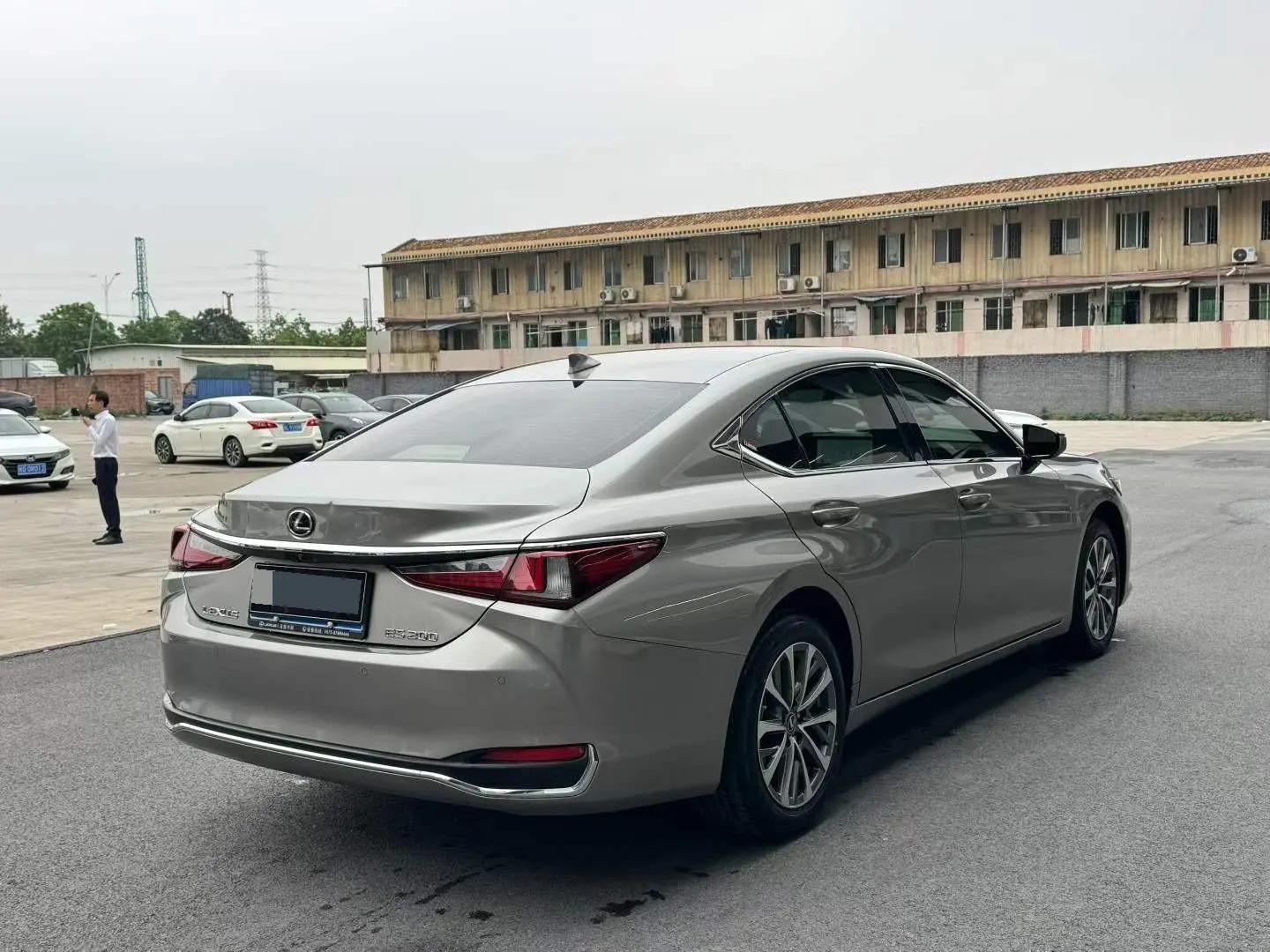 Lexus ES 2023 200 Excellence Edition 9