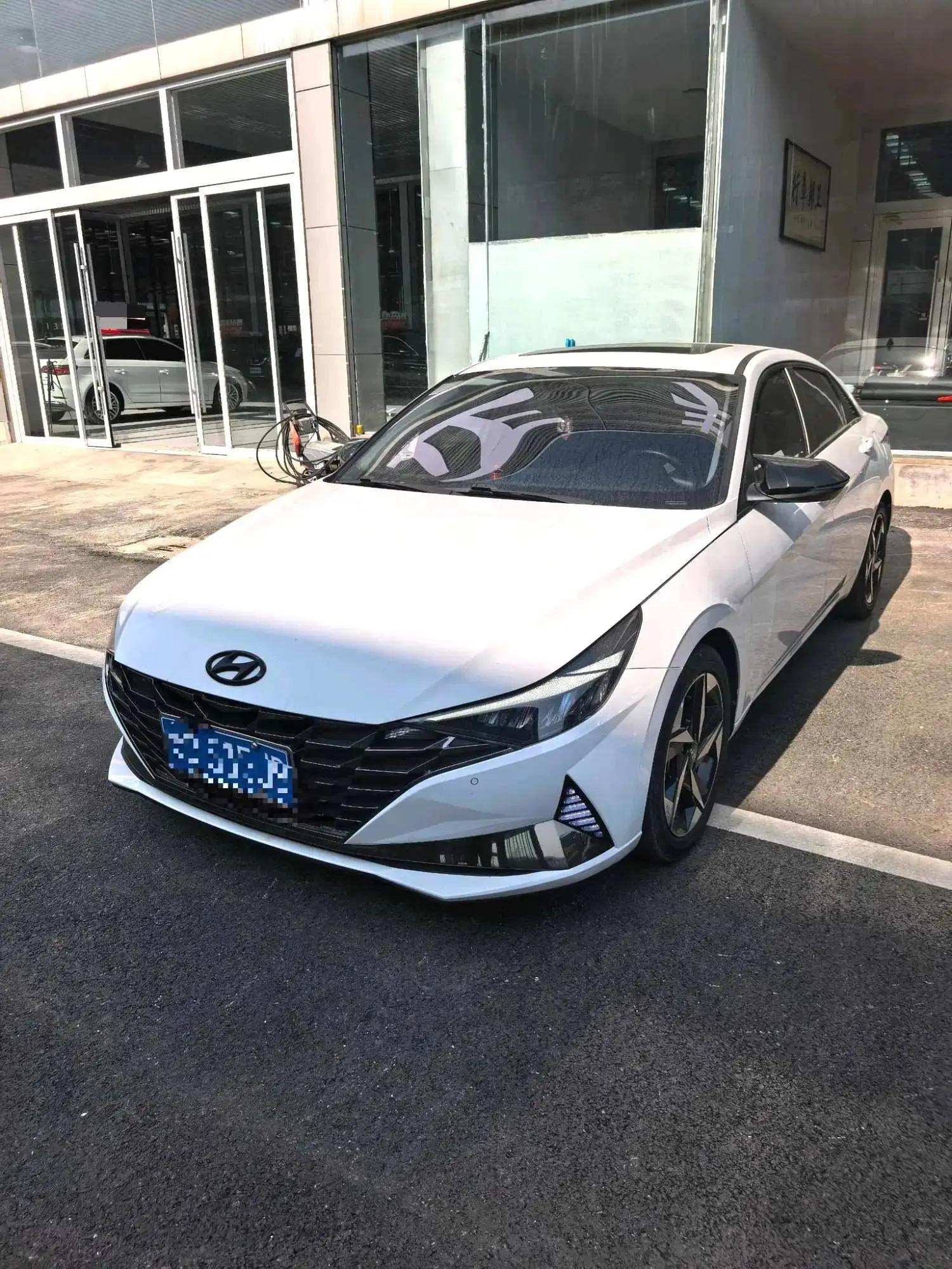 Open image lightbox: Elantra 2021 1.5L CVT LUX Prestige Edition