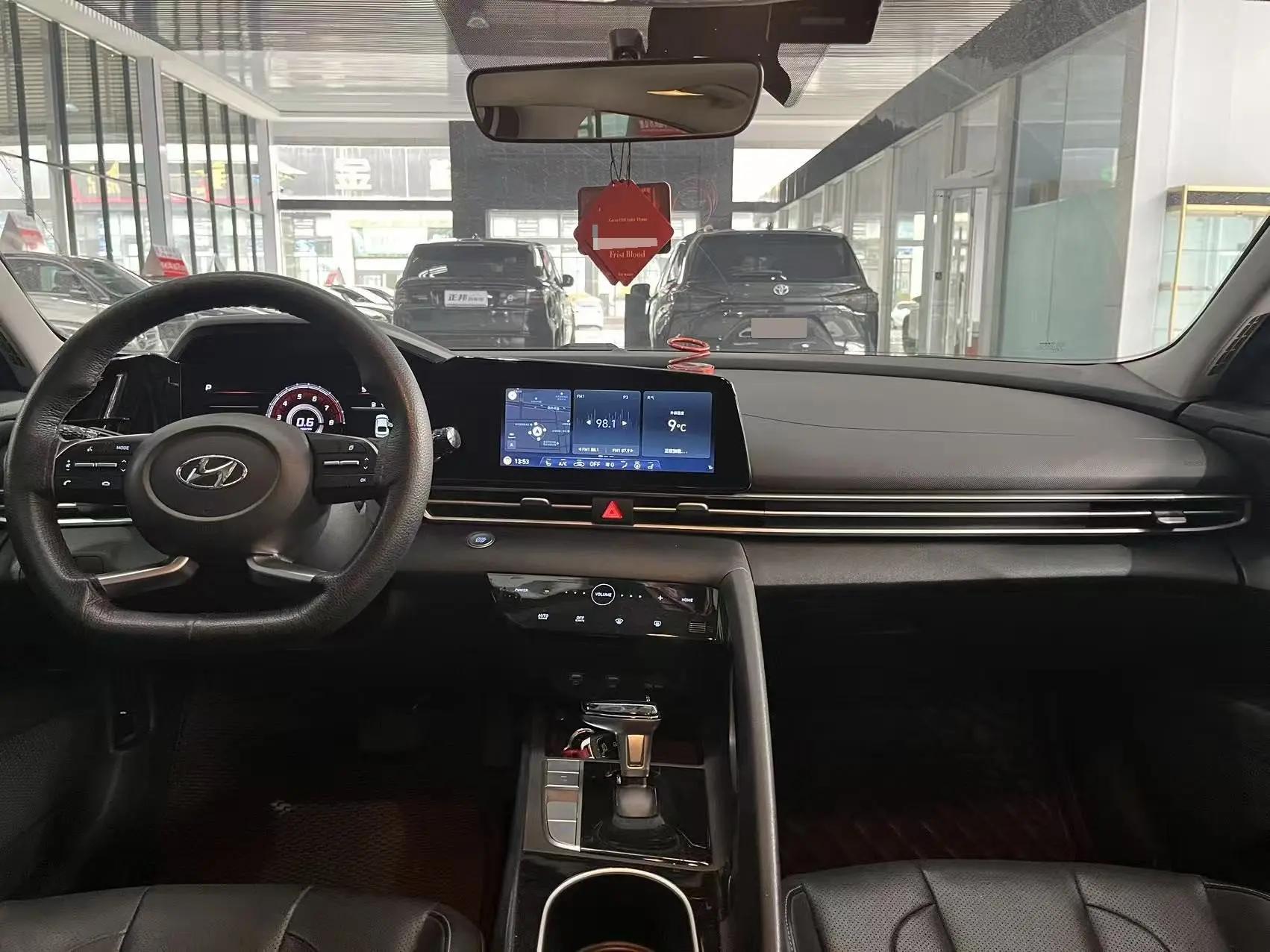 Elantra 2021 1.5L CVT LUX Prestige Edition 4