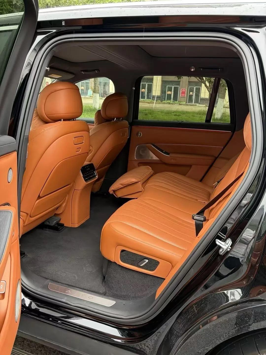 AITO M8 2025 extended range Ultra version 53.4kWh 5-seat version 6