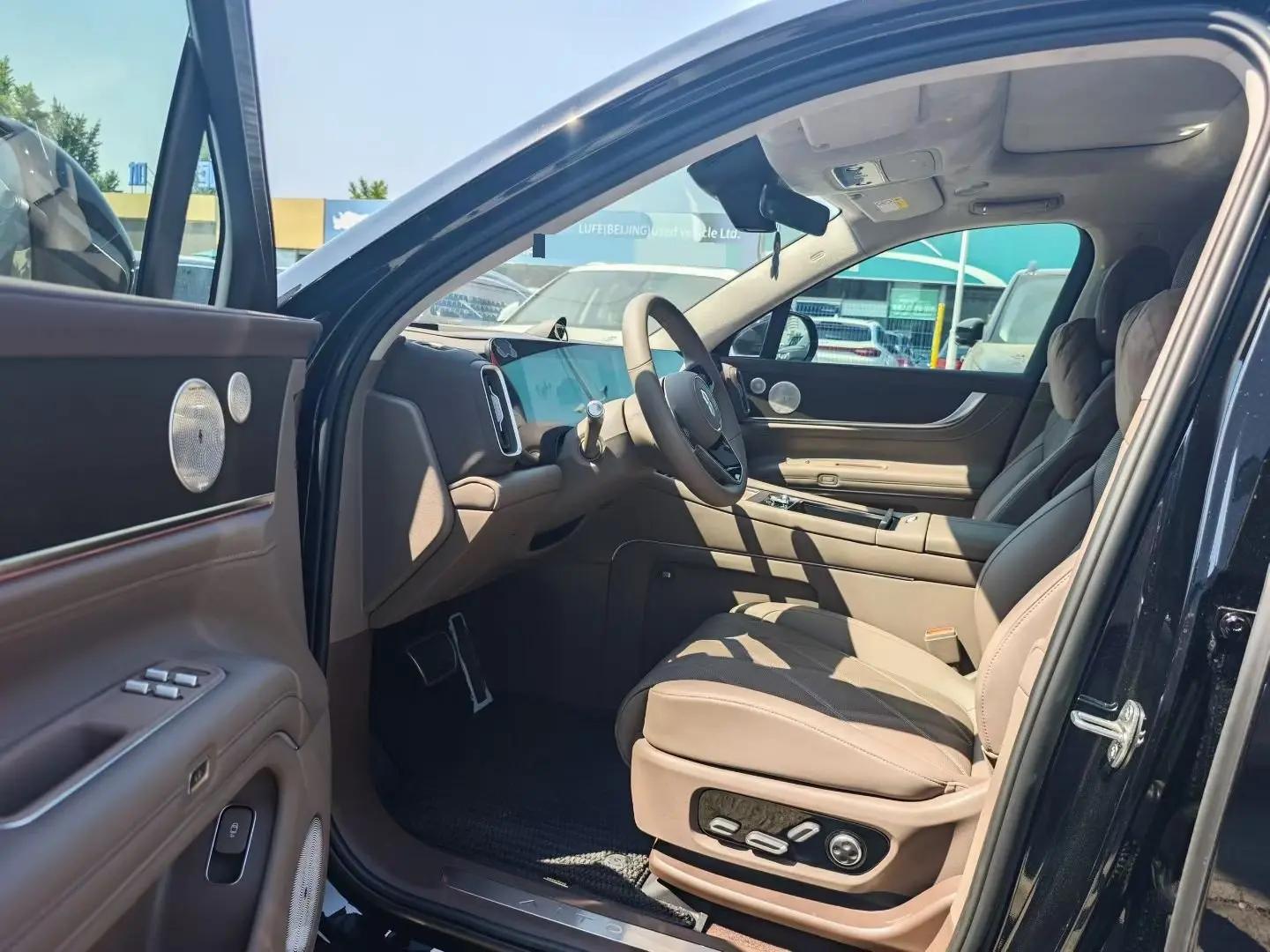 AITO 2025 Model AITO M9 Range-Extended Ultra Version 52kWh 6-Seater Automatic 3