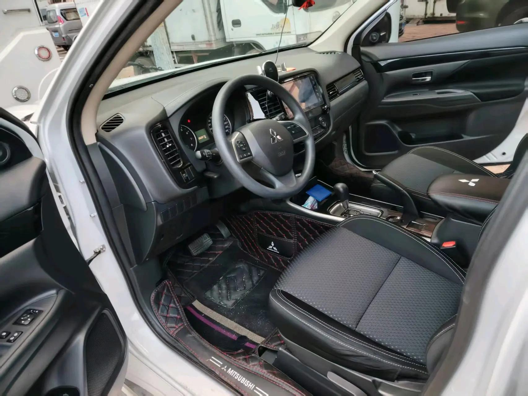 Outlander 2021 2.0L Two-Drive Smooth Edition 5 6