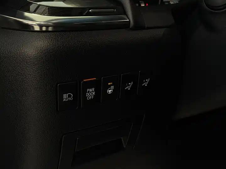 Lexus LM 2020 300h Four-seat Imperial Edition 12