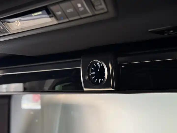 Lexus LM 2020 300h Four-seat Imperial Edition 13