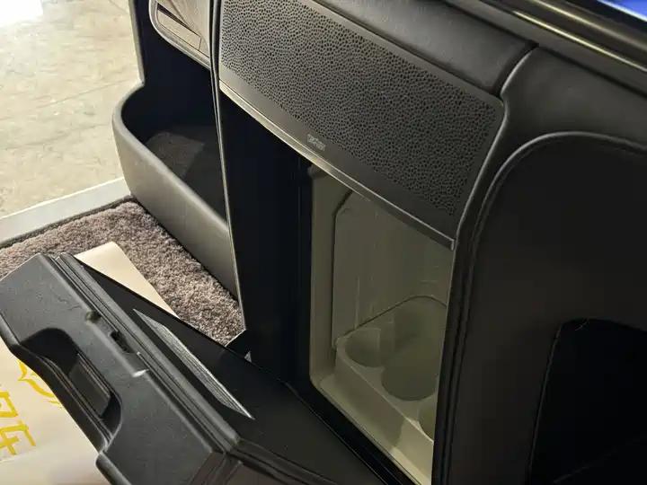 Lexus LM 2020 300h Four-seat Imperial Edition 15
