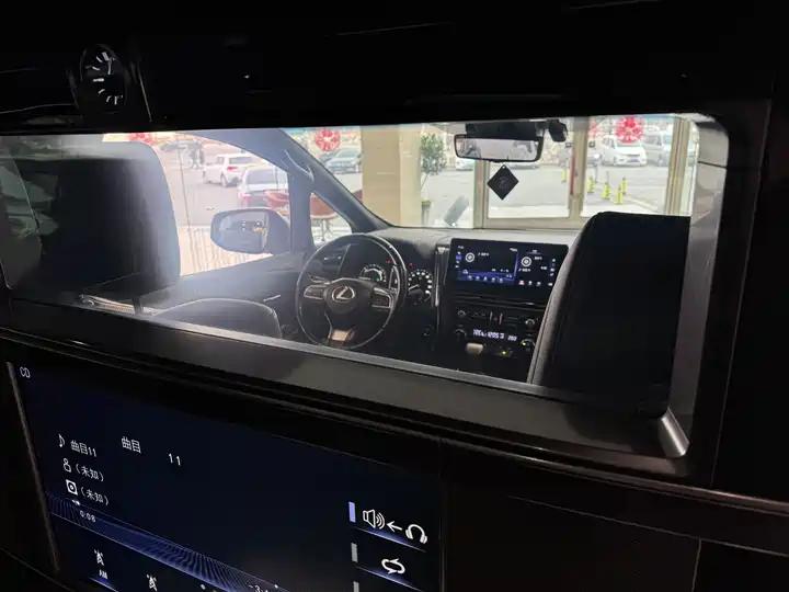 Lexus LM 2020 300h Four-seat Imperial Edition 17