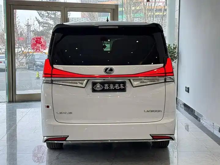 Lexus LM 2020 300h Four-seat Imperial Edition 22