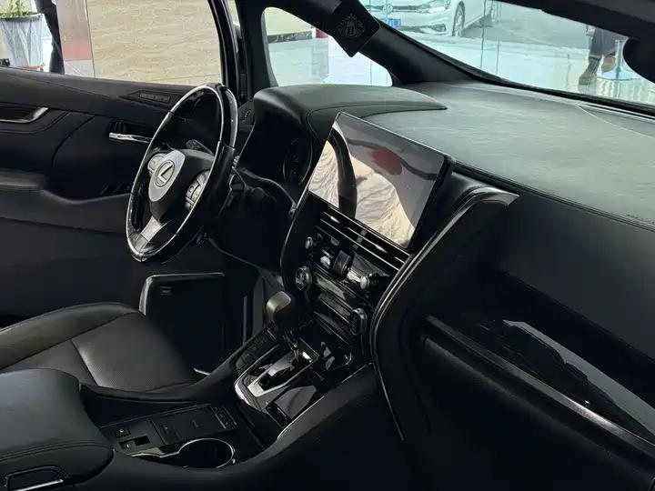 Lexus LM 2020 300h Four-seat Imperial Edition 9